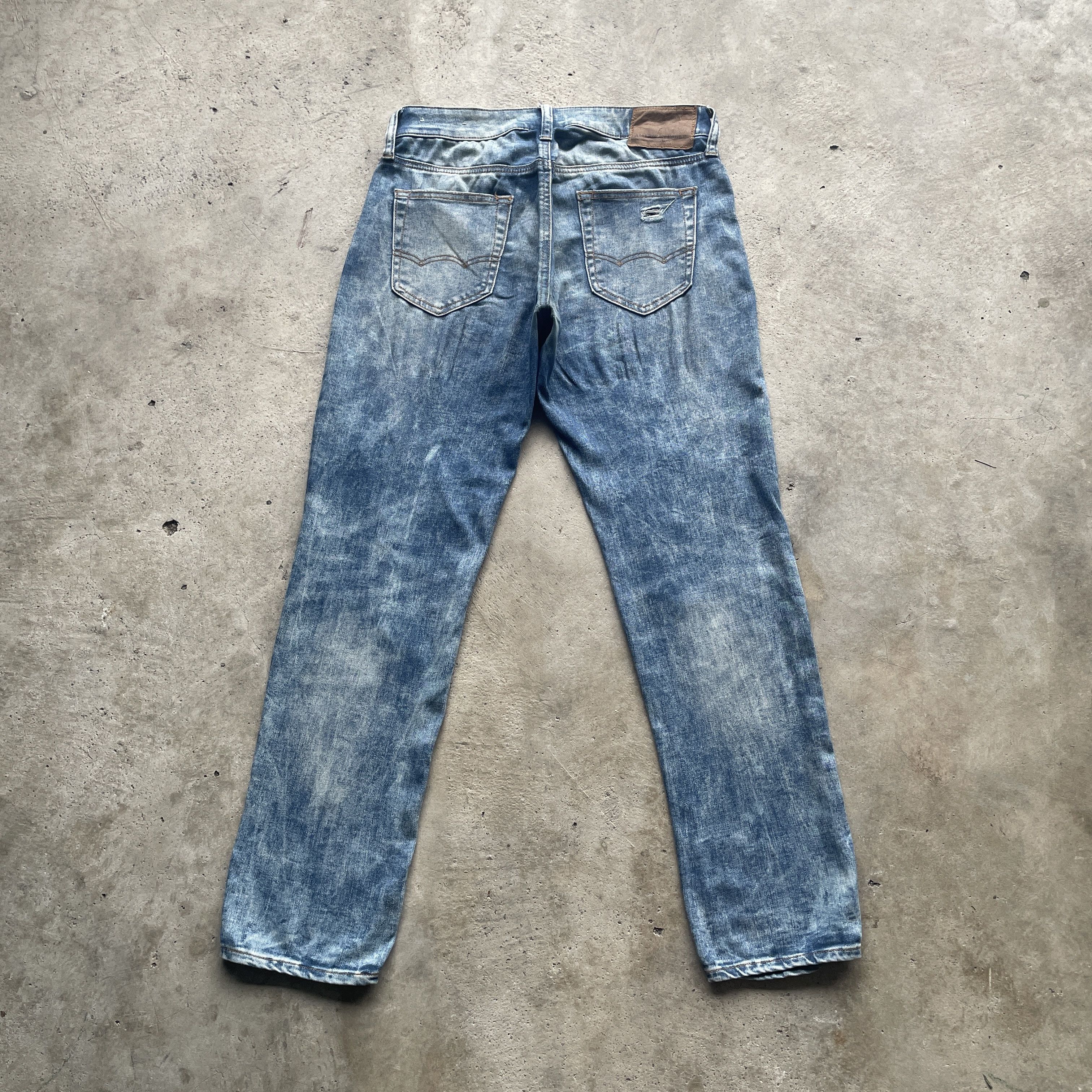 American Eagle Outfitters W31 AMERICAN EAGLE OUTFITTERS RIPPED FADED DISTRESSED JEANS Size US 31 - 11 Thumbnail