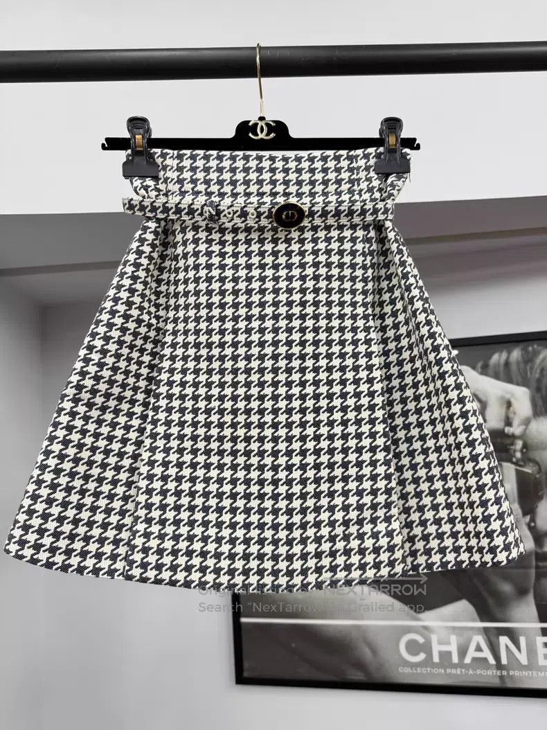 Dior Dior Black and white checkered skirt Size 42" / US 20 - 1 Thumbnail