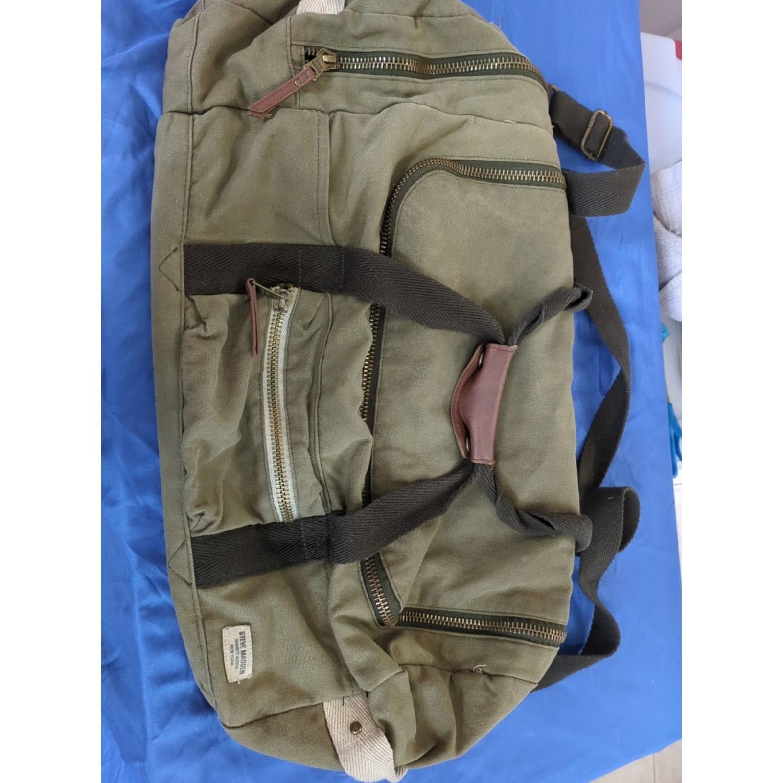 Steve Madden Steve Madden Duffle Bag Mens Olive Green Adjustable Strap Lightweight Polyester Army Green Sports Bag Mens Size ONE SIZE - 6 Thumbnail