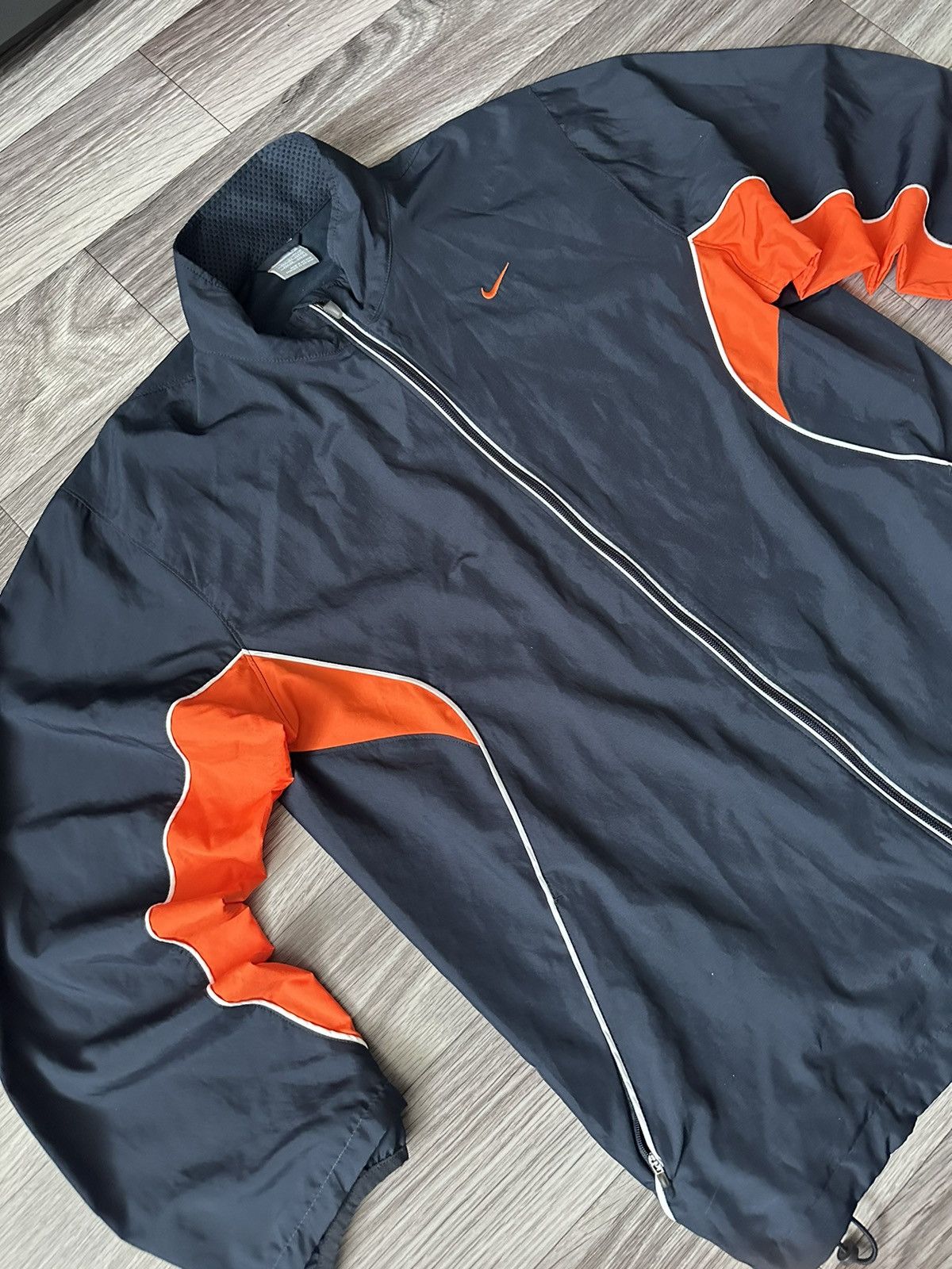 Nike Nike Tn Court vintage Windrunner jacket y2k nylon track jack Size US L / EU 52-54 / 3 - 3 Thumbnail