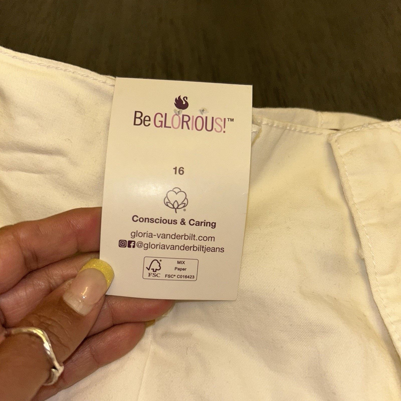 Gloria Vanderbilt Gloria Vanderbilt Belt Vacation Short White Size 16 NWT Size 34" / US 12 / IT 48 - 3 Thumbnail