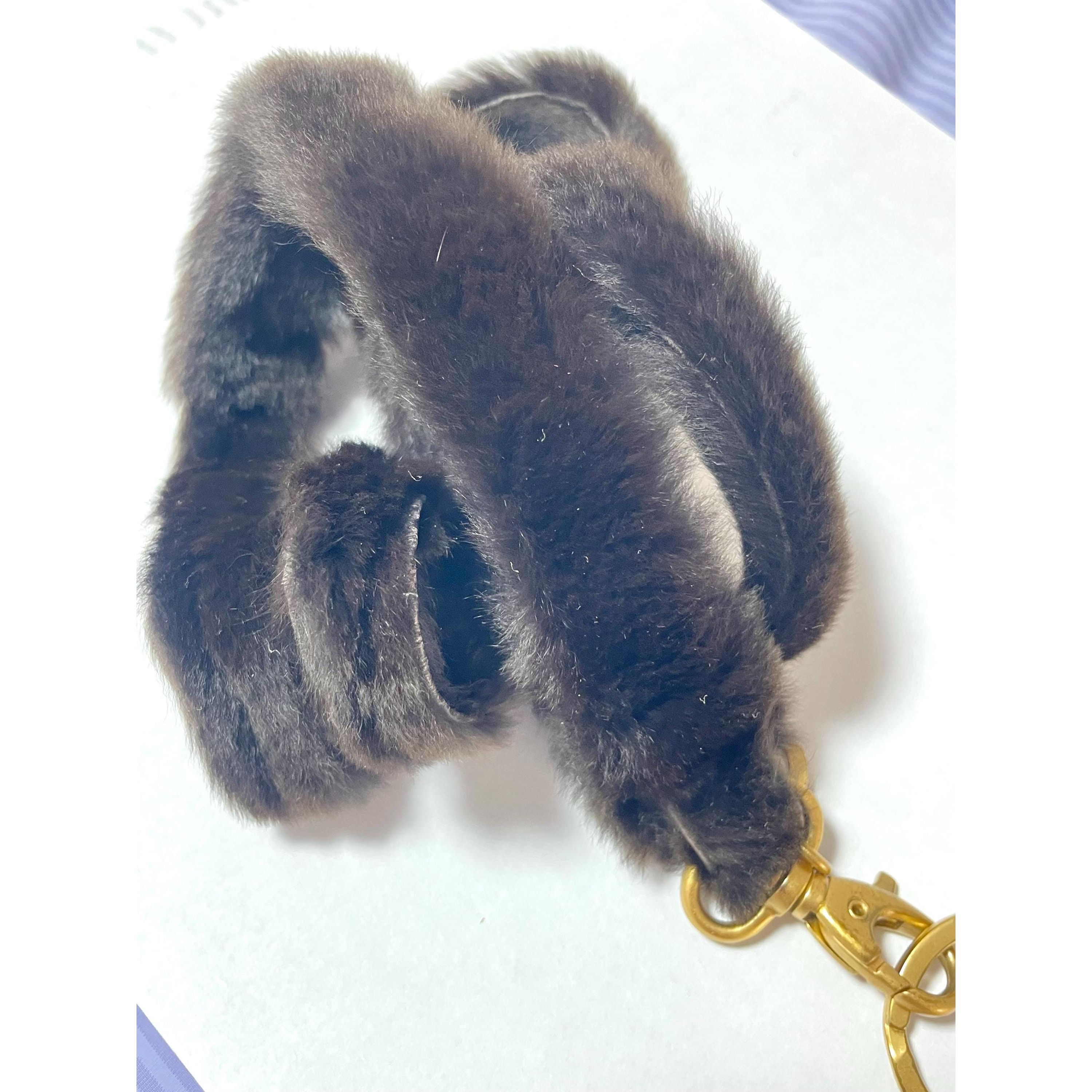 Chanel Vintage Chanel brown rabbit fur key strap, keyring with CC Size ONE SIZE - 2 Thumbnail