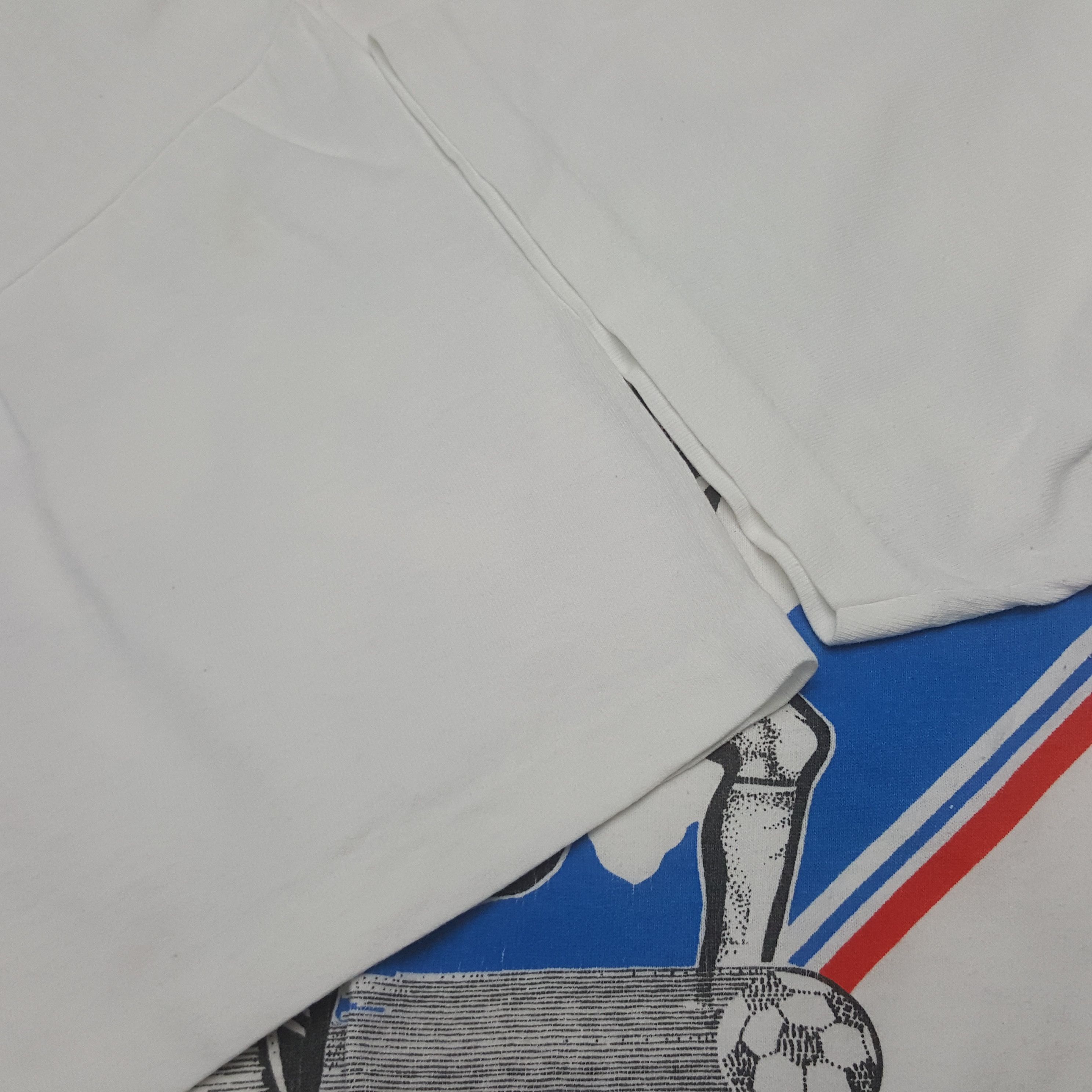 Other Vintage World Soccer Tournament Tshirt Size US L / EU 52-54 / 3 - 5 Thumbnail