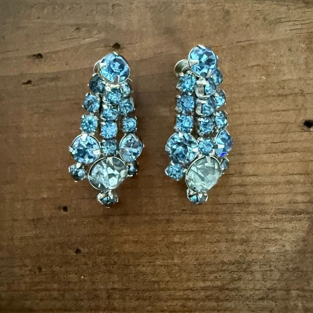 Vintage Vintage Ice Baby Blue Rhinestone Screw Back Earrings Silver Size ONE SIZE - 1 Thumbnail
