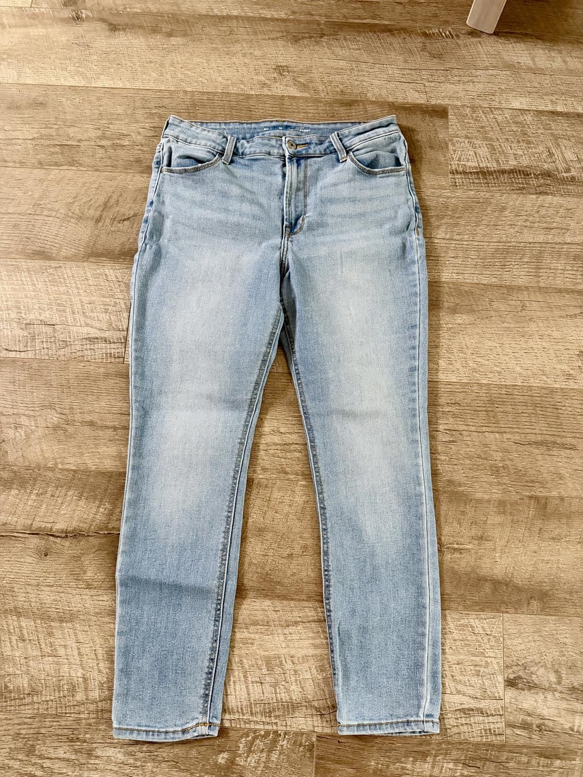 Old Navy Old Navy High-Waisted Wow Super-Skinny Jeans Size 32" / US 10 / IT 46 - 8 Thumbnail