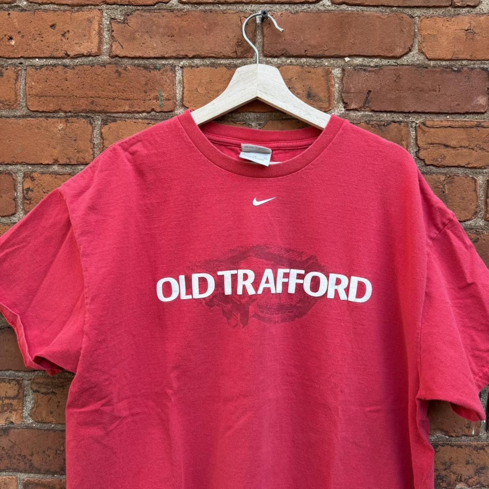 Nike vintage old trafford Manchester United Nike t shirt XL 00s Size US XL / EU 56 / 4 - 4 Thumbnail