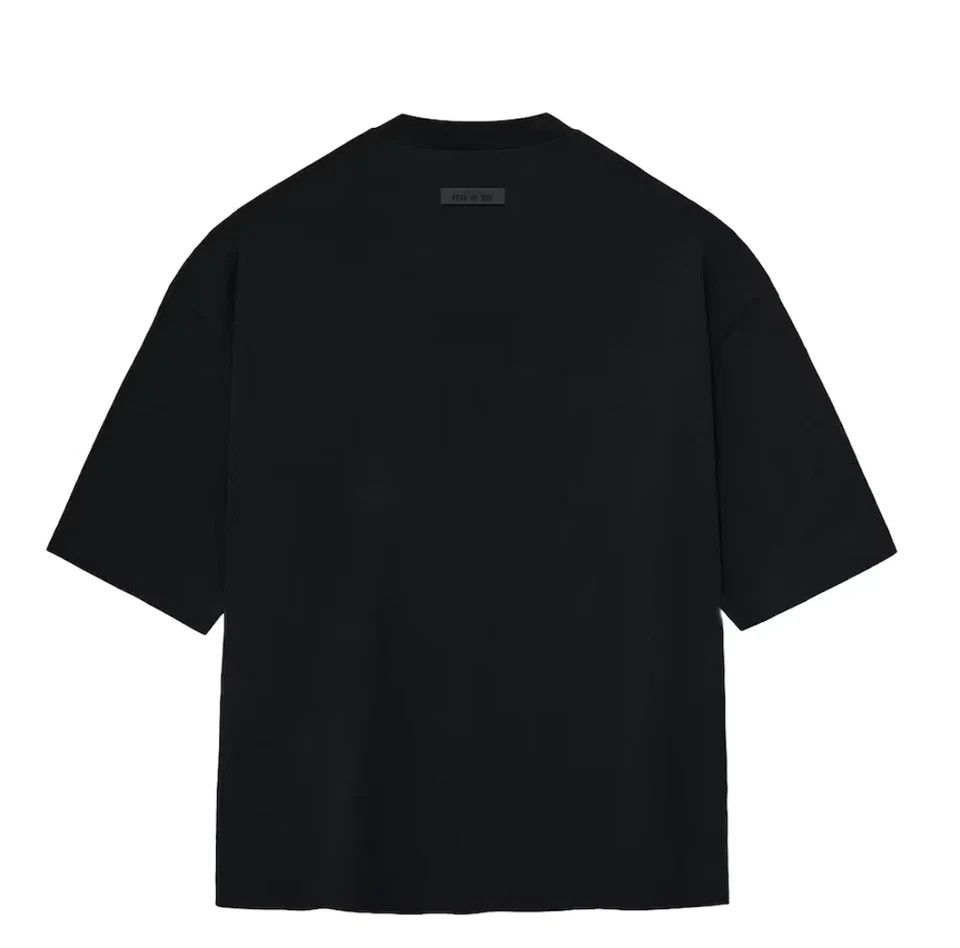 Fear of God sz L FOG Essentials Small Logo Tee Jet Black (FW23) Size US L / EU 52-54 / 3 - 3 Thumbnail
