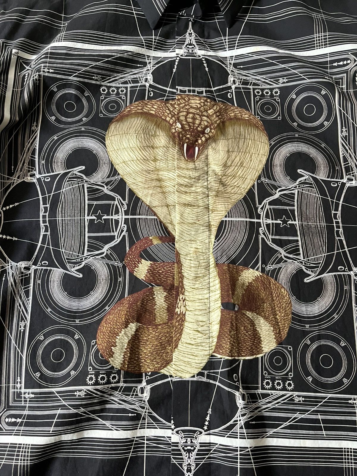 Givenchy Givenchy Cobra button up shirt A/W 2016 Riccardo Tisci Size US L / EU 52-54 / 3 - 3 Thumbnail