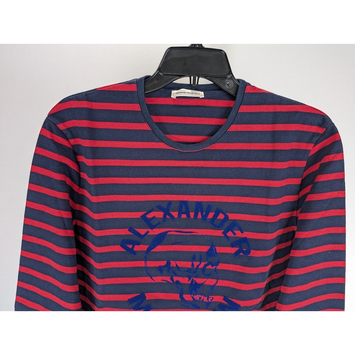 Alexander McQueen o1rshd1 Stripe Long Sleeve Velvet Skull Logo T-Shirt Size US S / EU 44-46 / 1 - 5 Thumbnail