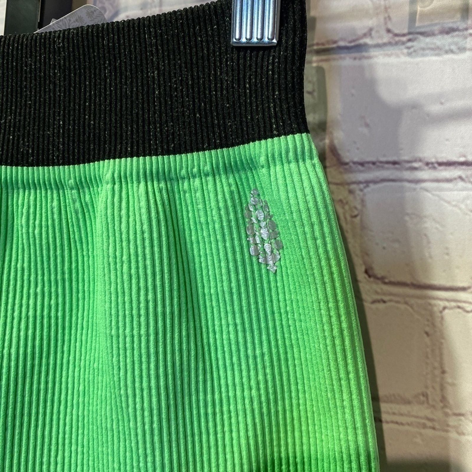Free People NWT Free people shorts, green & black Size 28" / US 6 / IT 42 - 3 Thumbnail