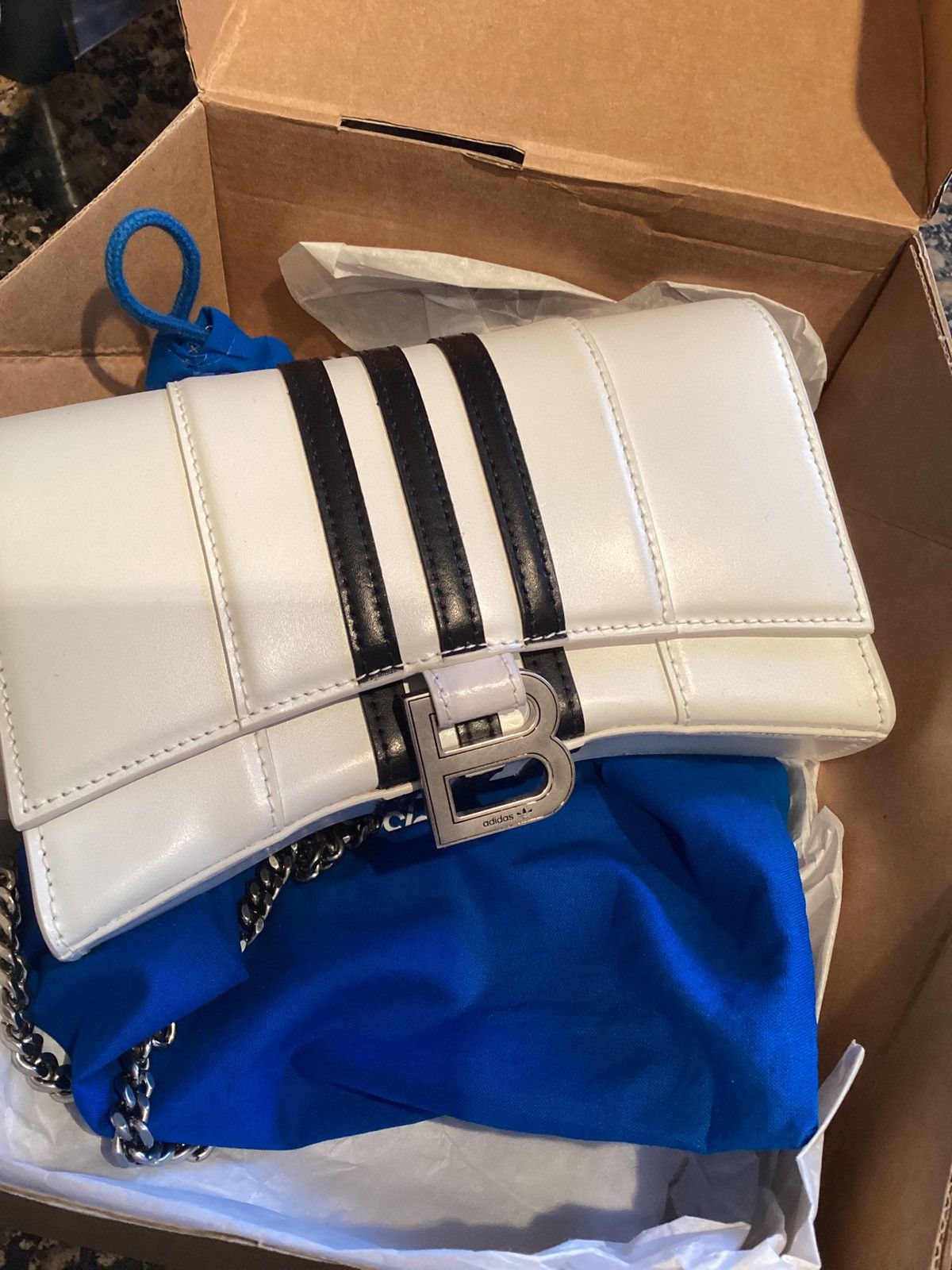Balenciaga Balenciaga x adidas White Leather Chain Wallet / Mini Bag Size ONE SIZE - 1 Thumbnail
