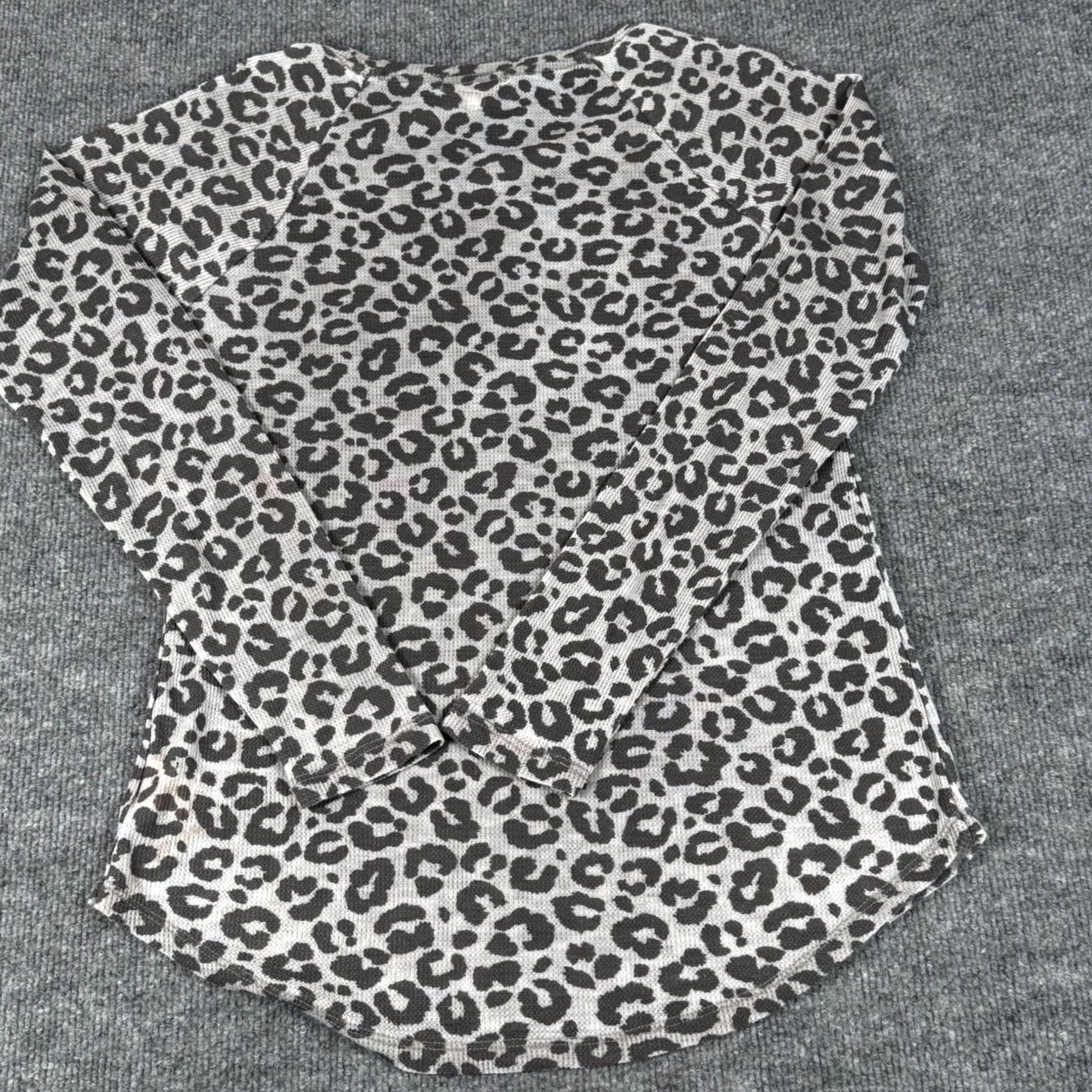 Vintage Ultra Flirt Leopard Print Long Sleeve Crew Neck Knit Top Womens Tunic S Small Lightweight Stretch Waffle Knit Gray Fluffy? Size S / US 4 / IT 40 - 2 Thumbnail