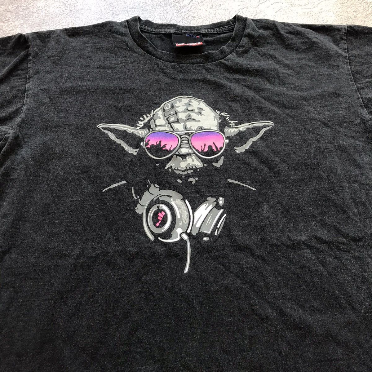 Vintage Vintage 90s Sun Faded Yoda DJ Graphic Tee Streetwear Slim XL Size US XL / EU 56 / 4 - 3 Thumbnail