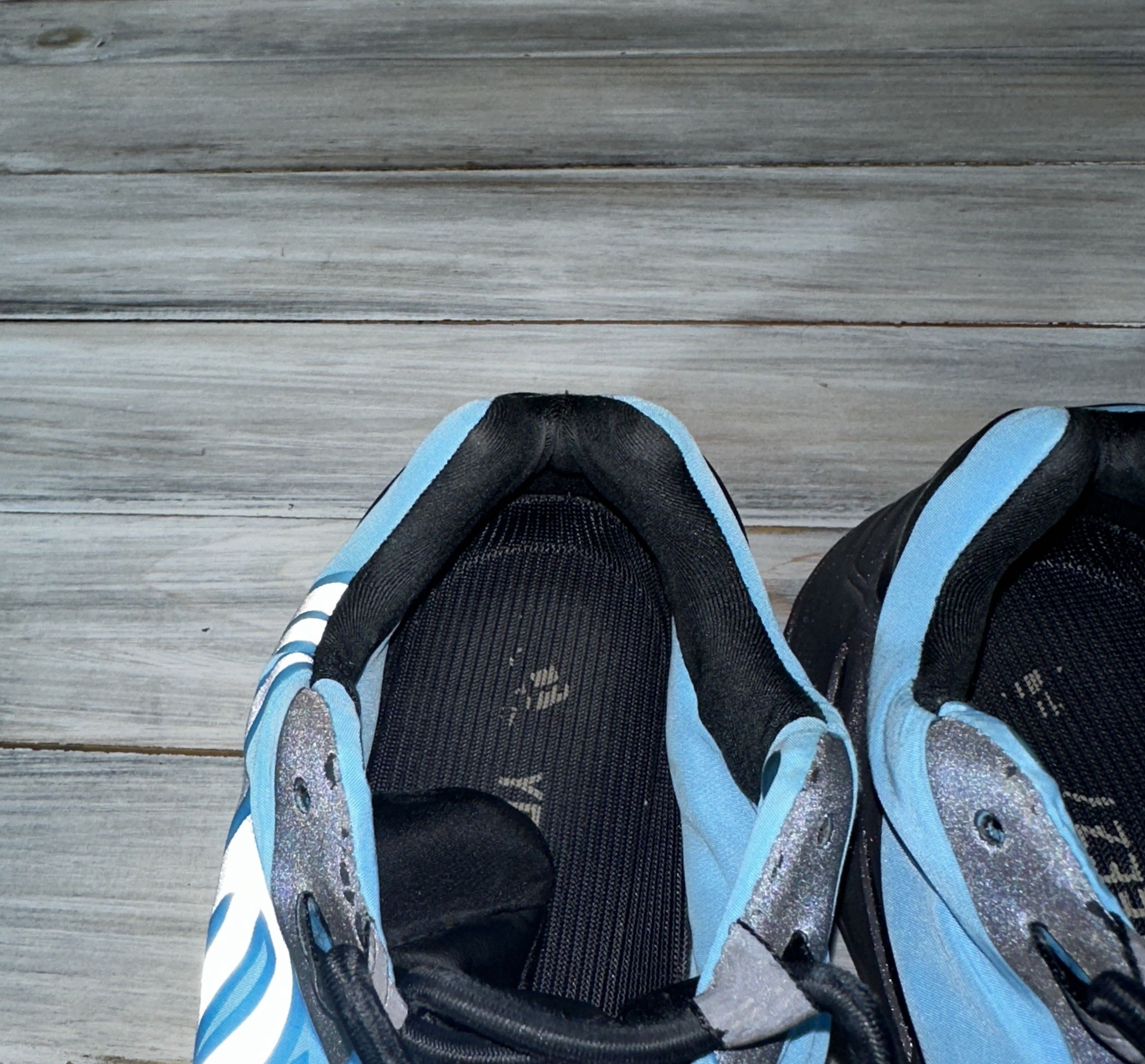 Adidas Adidas Yeezy Boost 700 'Bright Cyan' Kids Sneakers Synthetic Size US 5 / EU 37 - 24 Thumbnail