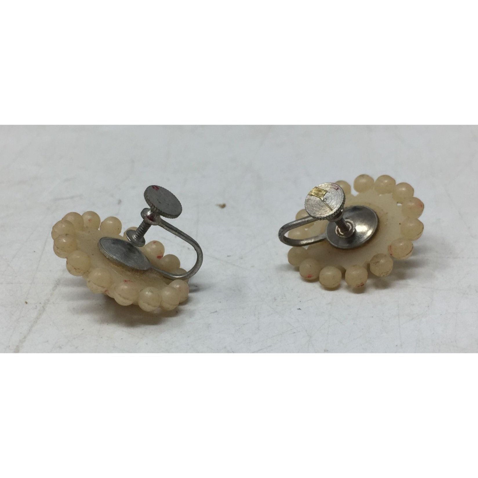 Other Vintage Women's Faux Pearl Cluster White Clip On Screw Back Size ONE SIZE - 3 Thumbnail