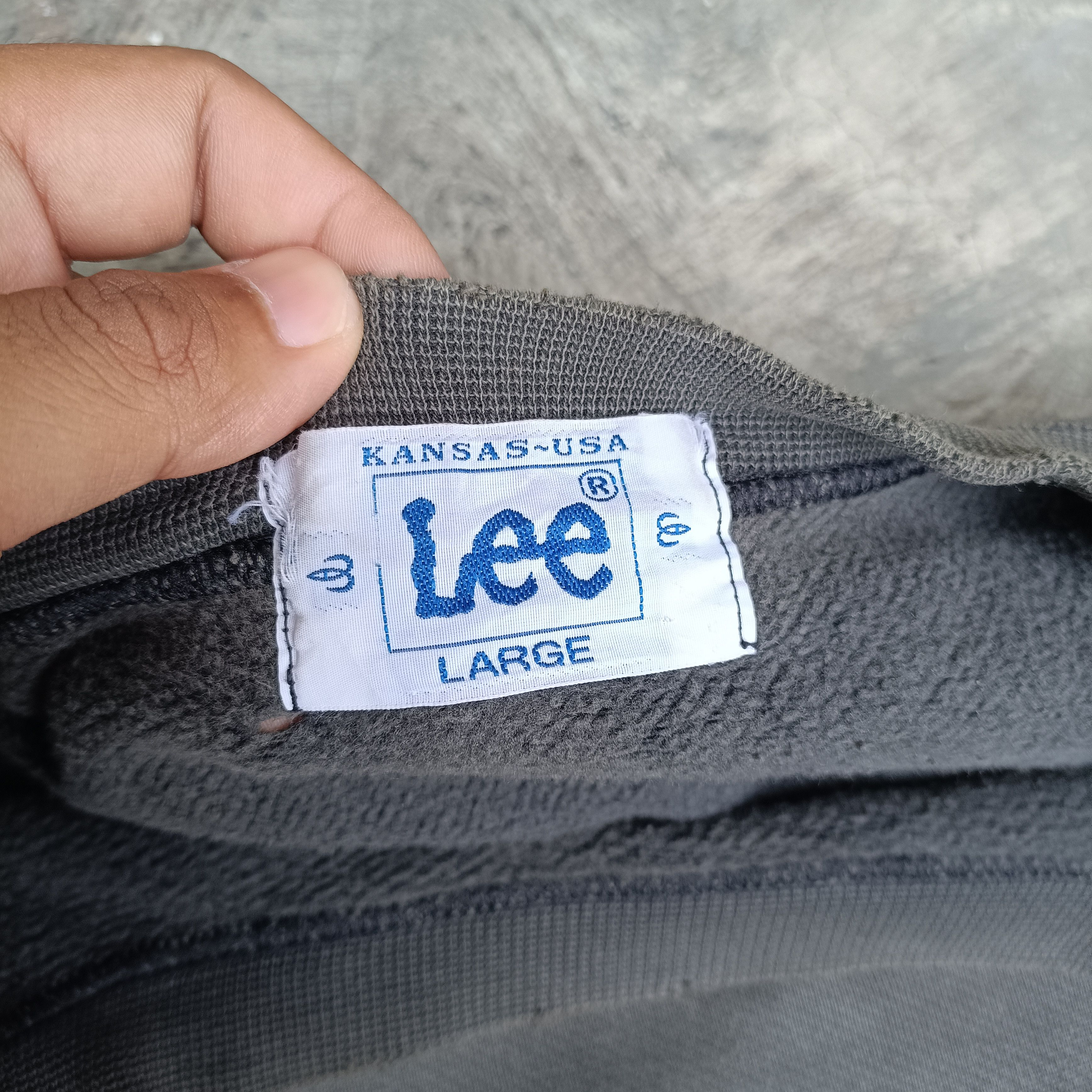 Vintage Vintage1990 Lee - Trashed Lee Sweatshirt Sunfaded Size US L / EU 52-54 / 3 - 7 Thumbnail