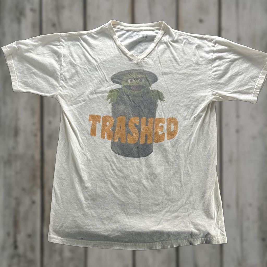 Other VINTAGE Shirt Mens Large Sesame Street Oscar The Grouch Trash Graphic Tee Size US L / EU 52-54 / 3 - 1 Thumbnail