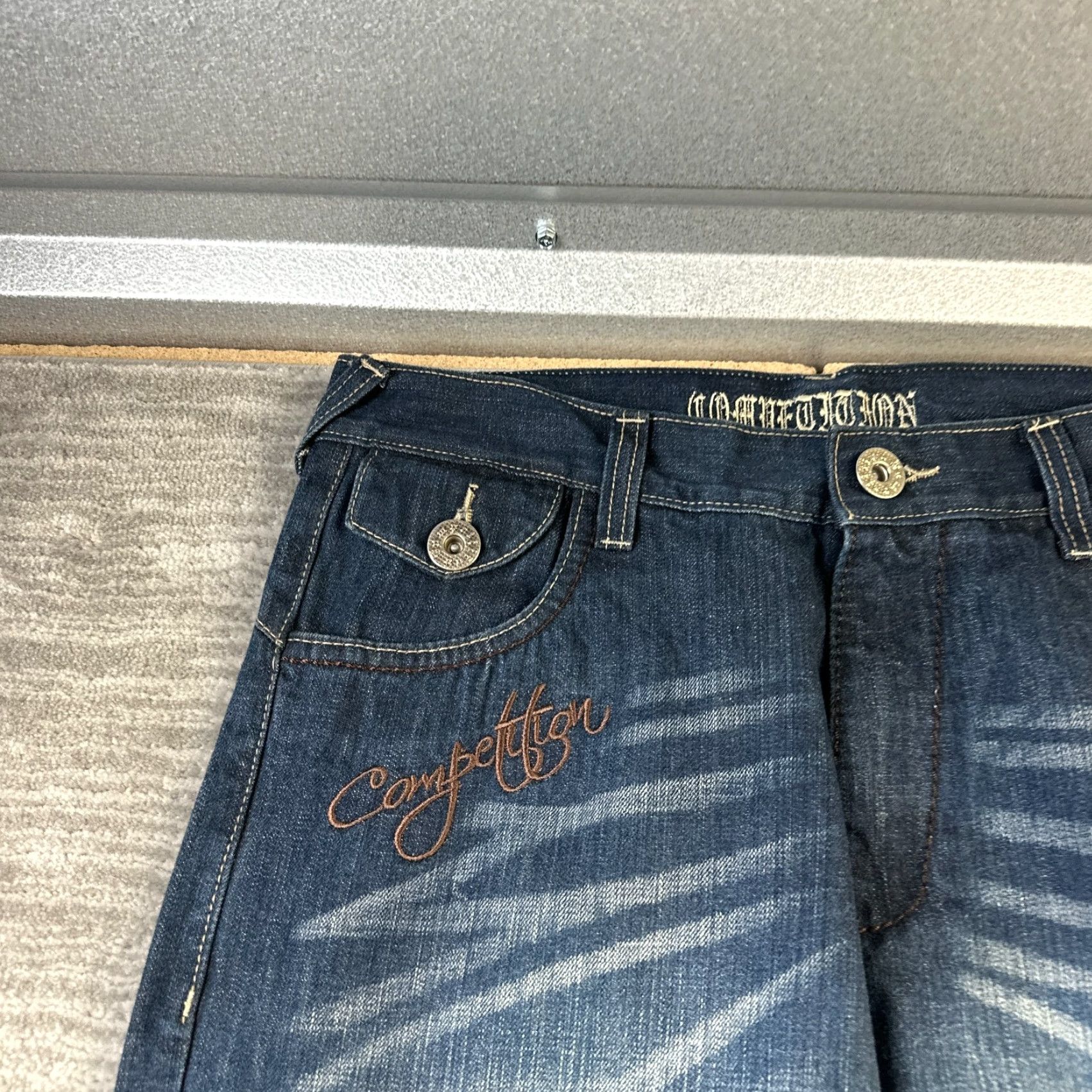 Denime VINTAGE Competition Jeans Mens 34 Blue Denim Pants Y2K 90s Baggy Grunge Straight Distressed Pocket 5-Pocket Logo Embroidered Belt Loops USA Mens Size US 34 / EU 50 - 4 Thumbnail