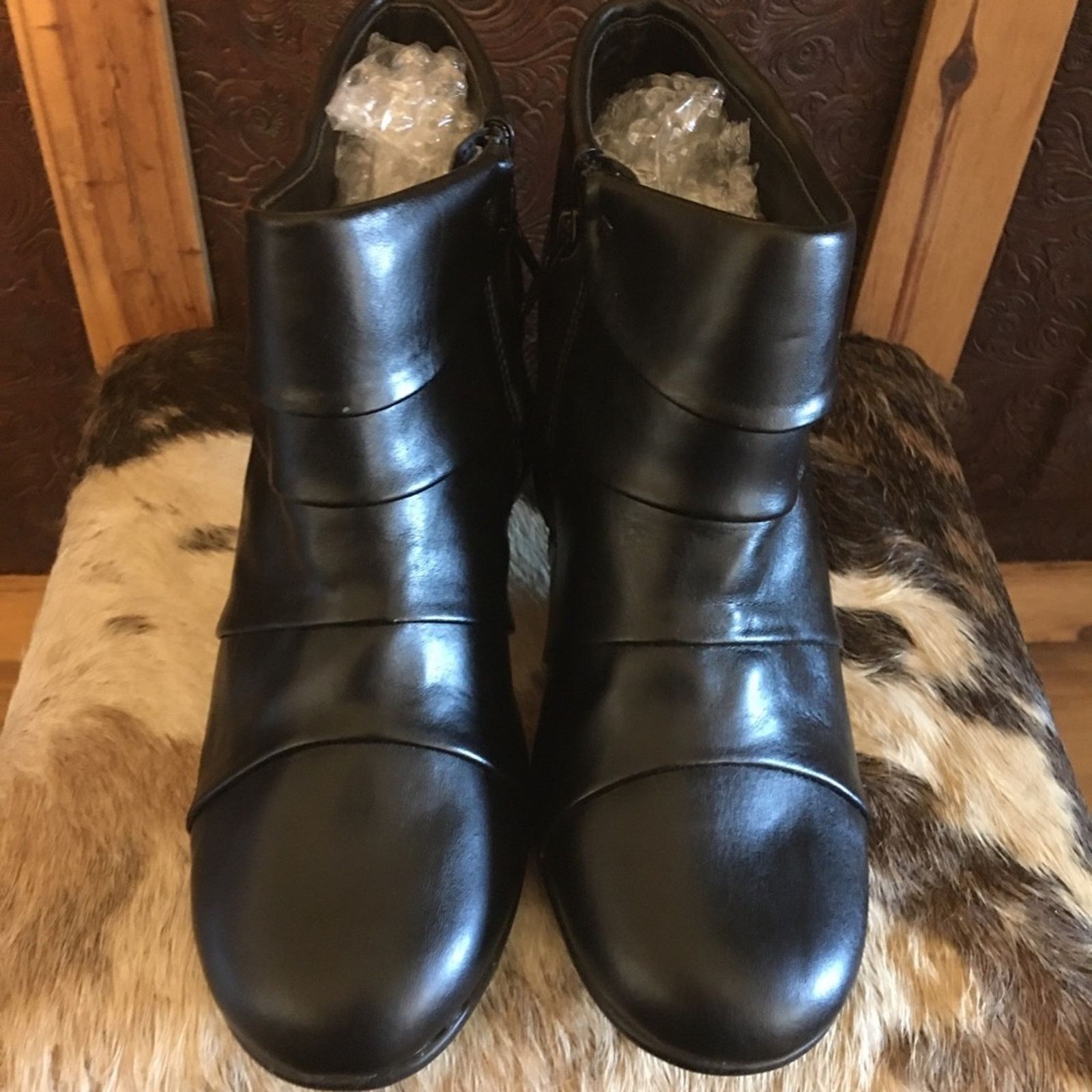 Designer Aerosoles black play pleat heeled ankle bootie 7M Size US 7 / IT 37 - 2 Thumbnail