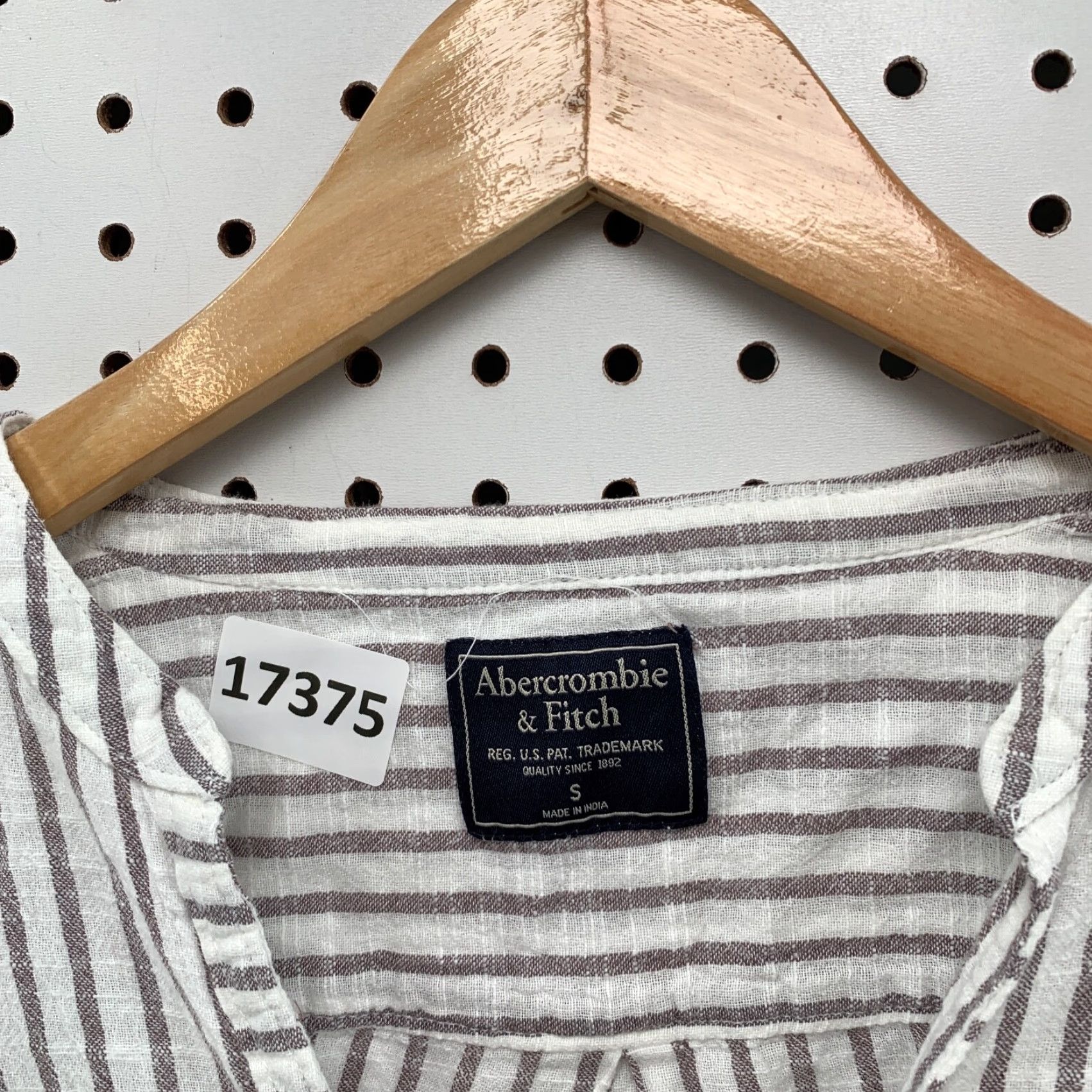 Abercrombie & Fitch VINTAGE Abercrombie & Fitch Linen Striped Top Women S White Gray 18x19.5 Blouse Shirt Size S / US 4 / IT 40 - 7 Thumbnail