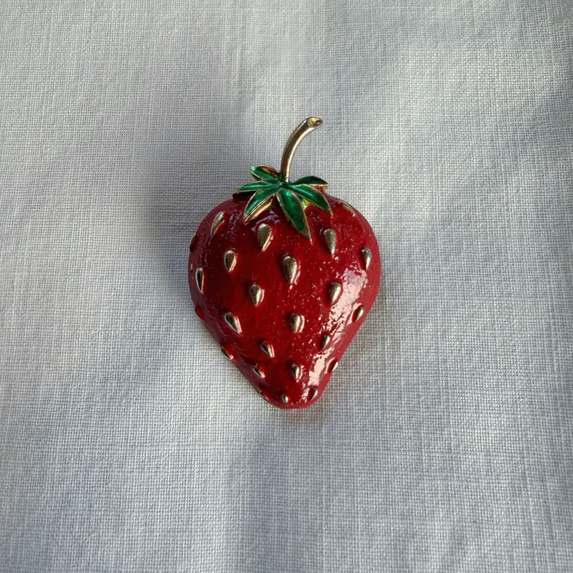Vintage Vintage Enamel Kitschy MCM Figural Strawberry Brooch Size ONE SIZE - 1 Thumbnail