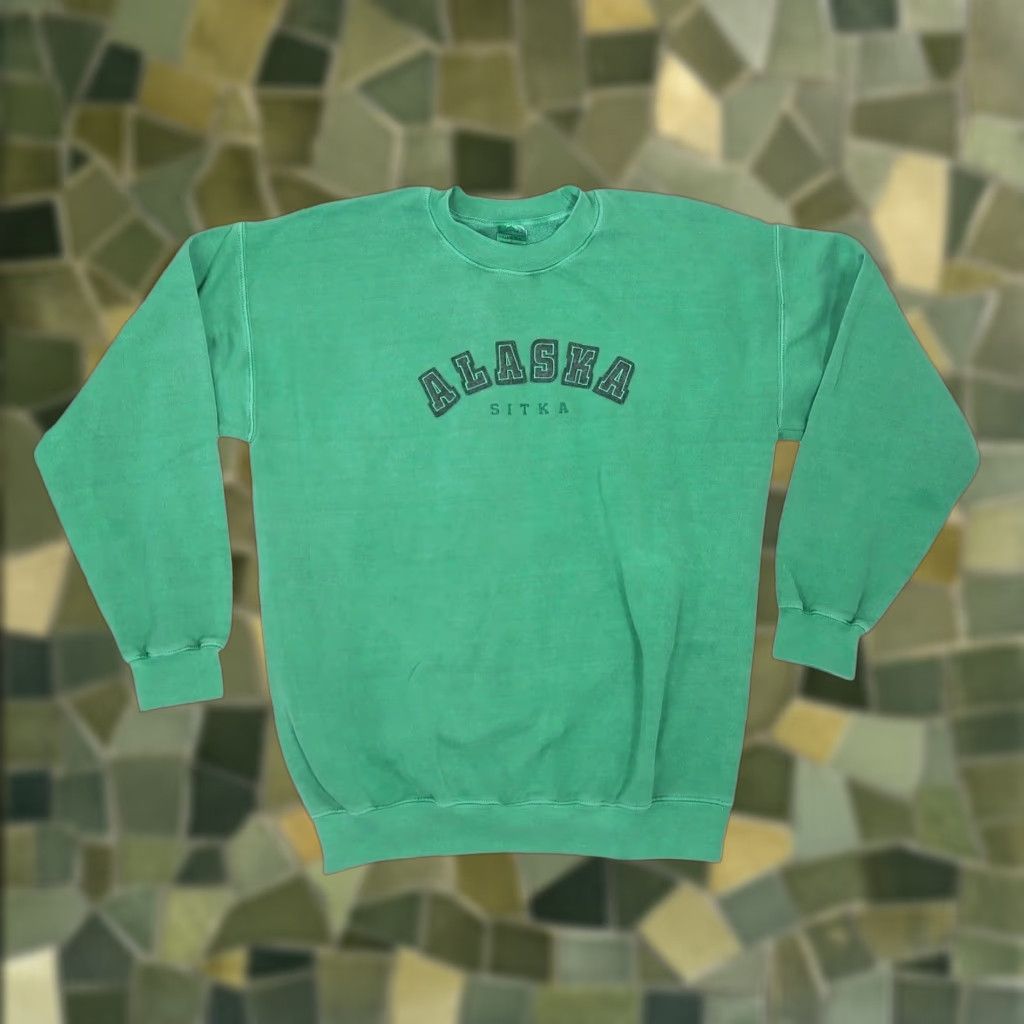Gildan VINTAGE Gildan Green Sitka Alaska Graphic Crewneck Sweatshirt L Women Crew Neck Pullover Sweatshirt Cotton Polyester Long Sleeve Fall Spring Size L / US 10 / IT 46 - 1 Thumbnail
