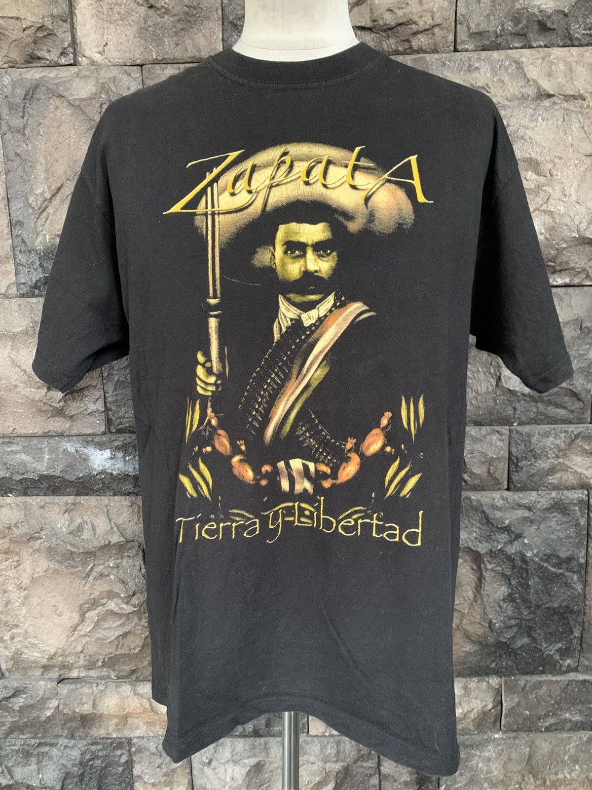 Vintage Vintage Emilliano Zapata T shirt Size US L / EU 52-54 / 3 - 1 Thumbnail