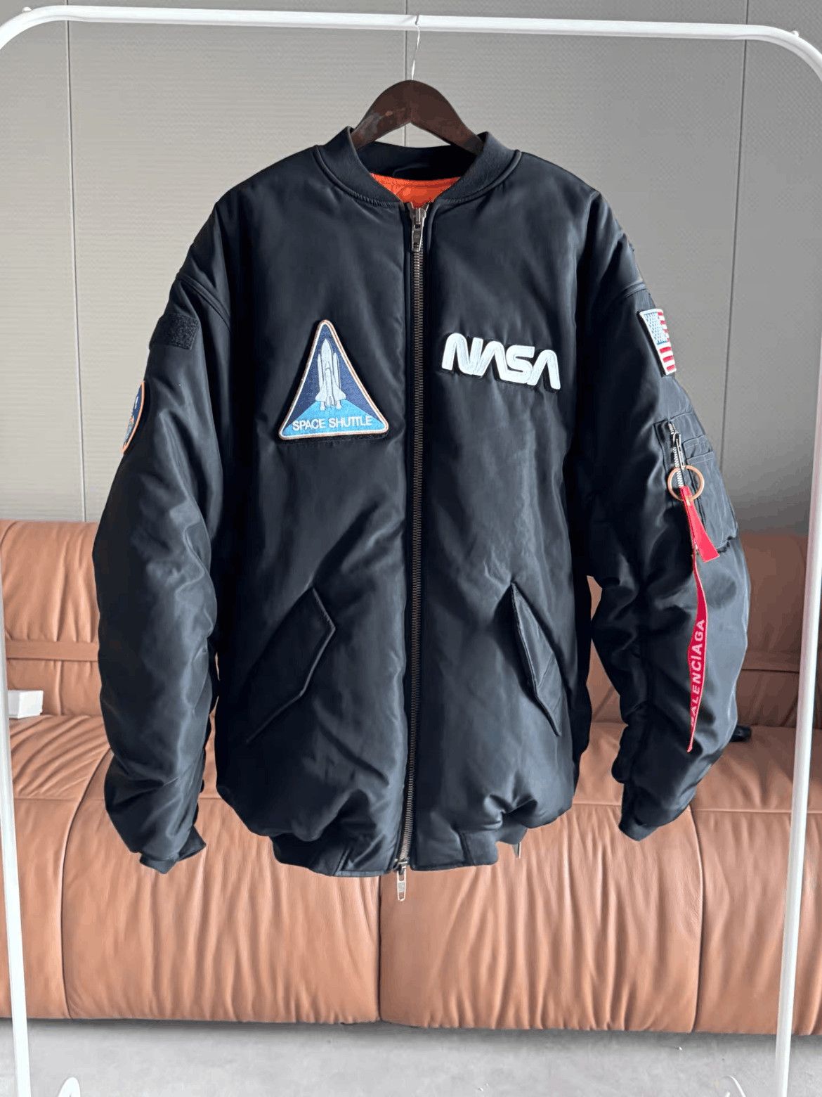 Balenciaga Balenciaga Sz 46 Balenciaga NASA Space Puffer Bomber-2506 Size US S / EU 44-46 / 1 - 1 Thumbnail