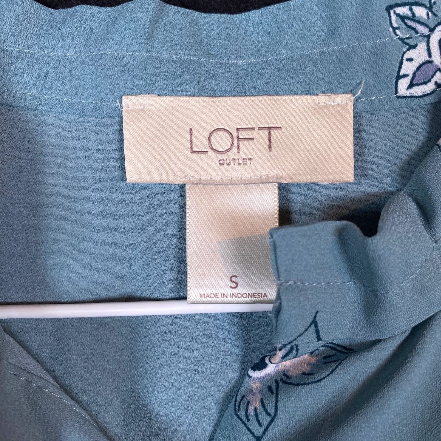 Loft LOFT Outlet Womens Blouse Blue Floral 1/4 Henley Sleeveless Flowy Stretch Small Size S / US 4 / IT 40 - 4 Thumbnail