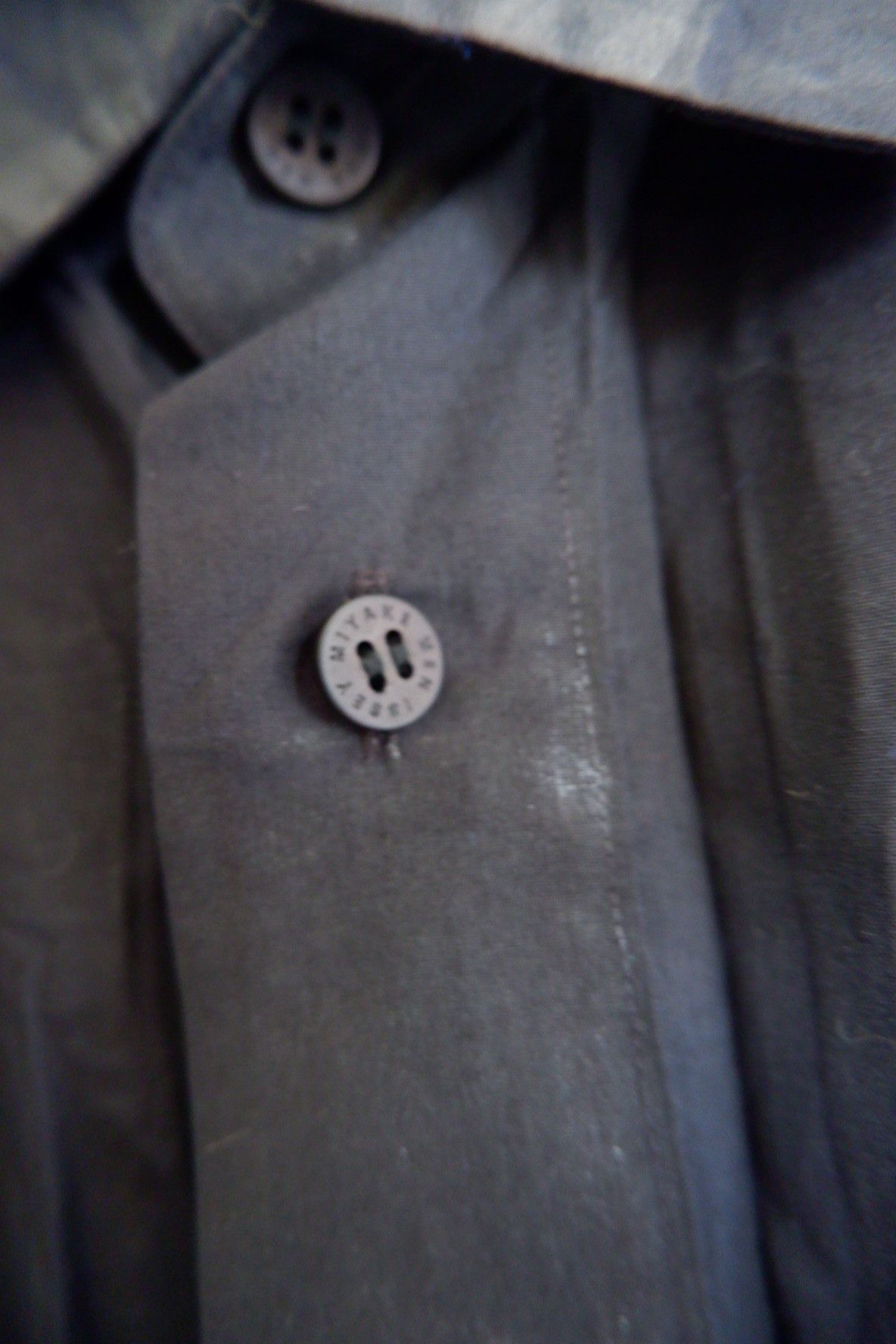 Issey Miyake Issey Miyake Men Edge Pleated Luster Shirts Size US XL / EU 56 / 4 - 5 Thumbnail