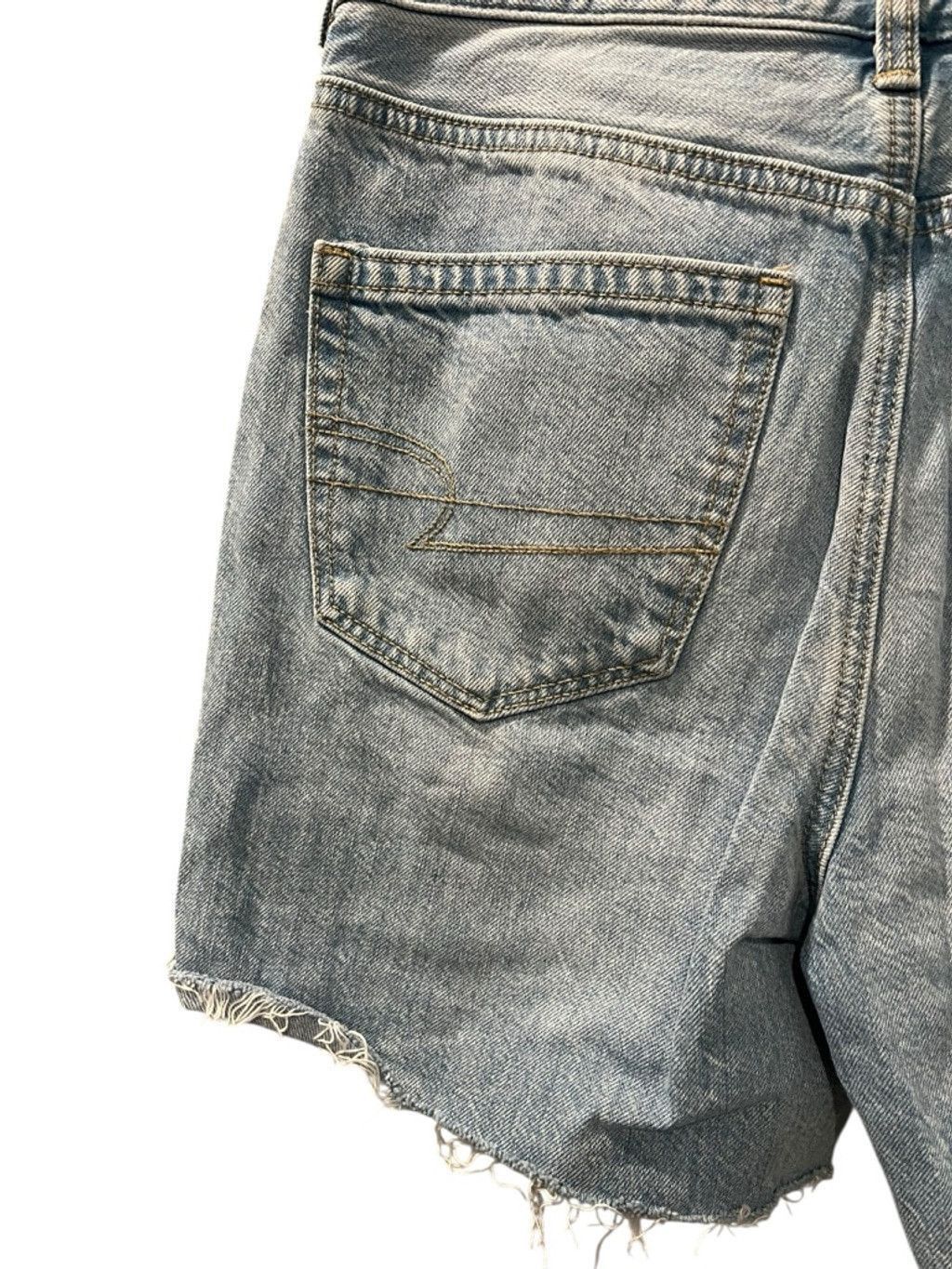 American Eagle Outfitters American Eagle Mom Jean Denim Shorts Size 4 Light Wash Blue Size 27" / US 4 / IT 40 - 7 Thumbnail