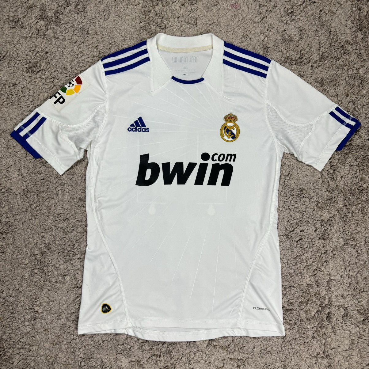 Adidas Vintage Real Madrid ‘OZIL’ Home Jersey Size US S / EU 44-46 / 1 - 2 Thumbnail