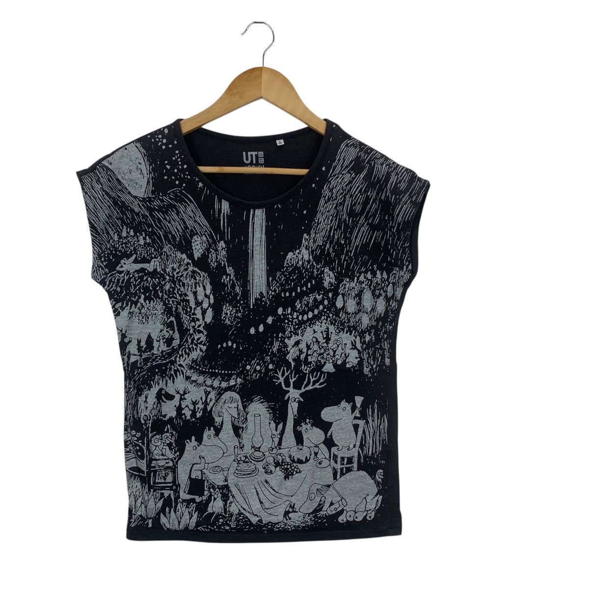 Uniqlo UNIQLO x MOOMIN CHARACTERS Over Print Cartoon Tank Top Tee Size S / US 4 / IT 40 - 4 Thumbnail