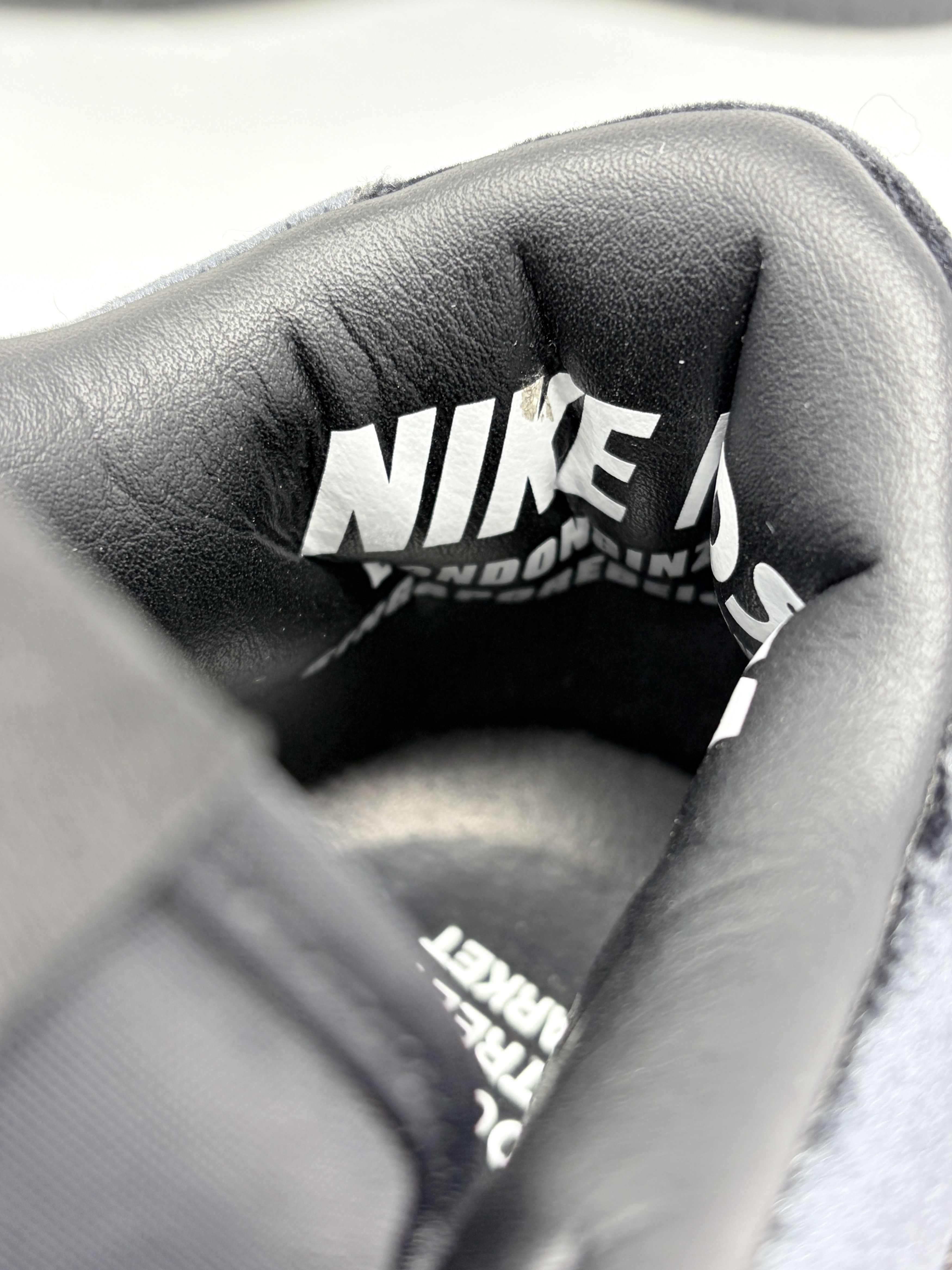 Dover Street Market × Nike DSM Nike Dunk Low Velvet Black Size US 9 / EU 42 - 6 Thumbnail