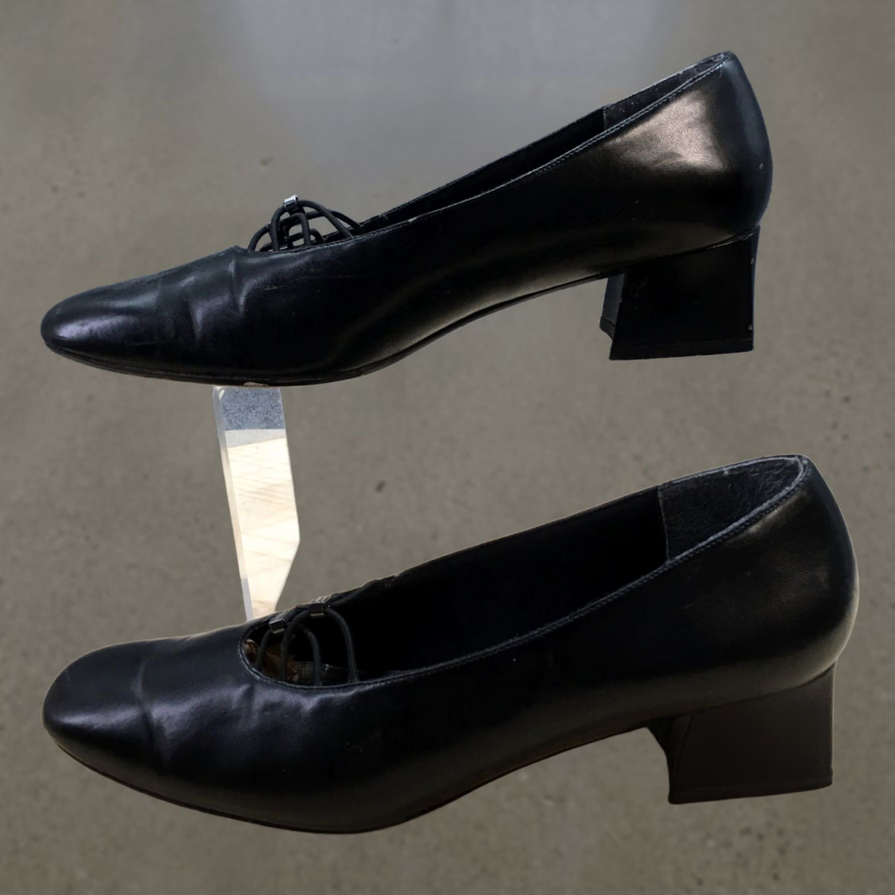 Vintage LifeStride Heels Womens 8.5 Pumps Black Faux Leather Slip On Block Casual Shoe Size US 9 / IT 39 - 1 Thumbnail