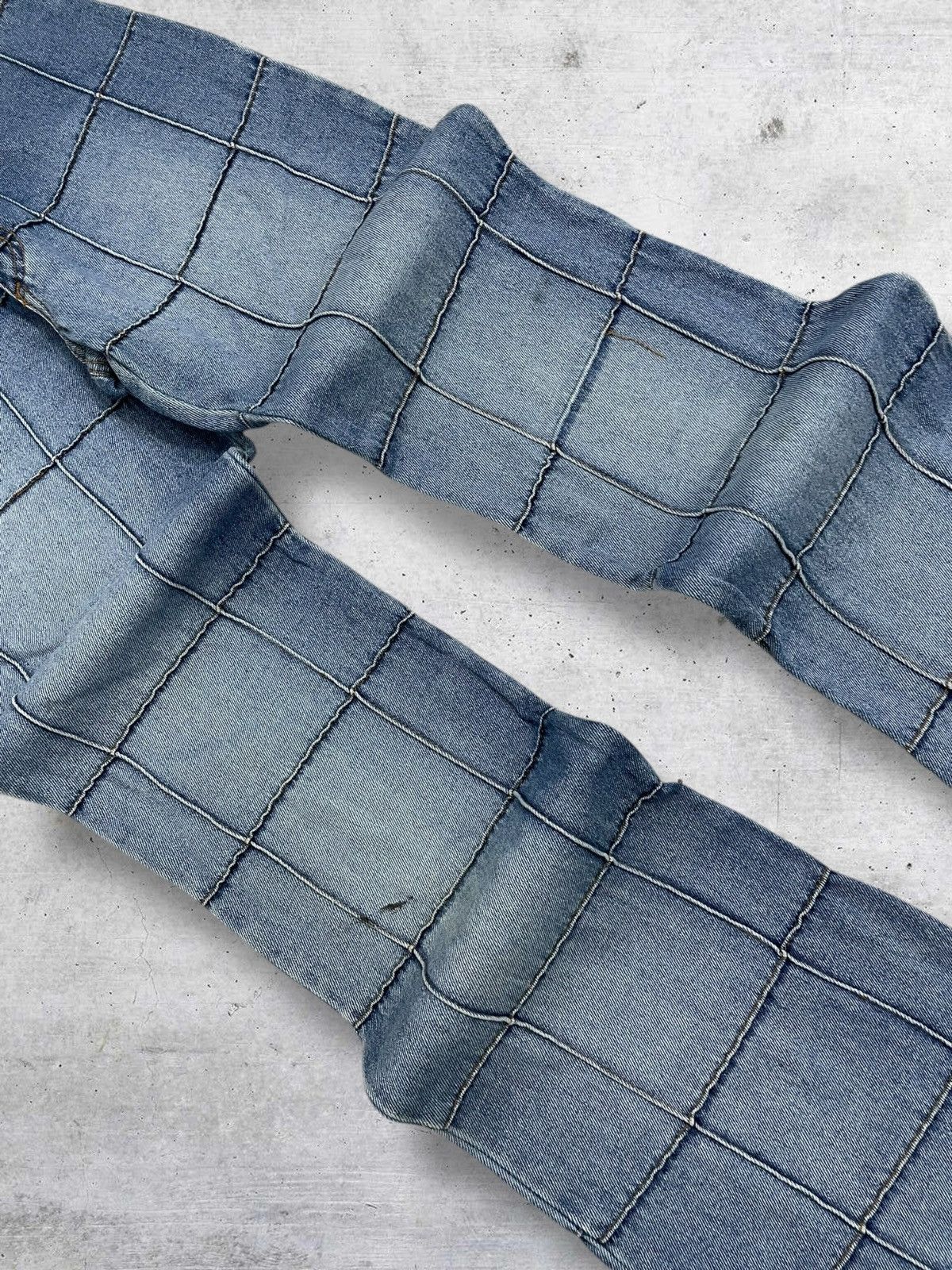 Japanese Brand VINTAGE NEW SPORTS USA 90S OG FLARED KINKY DISTRESSED DENIM Size US 27 - 6 Thumbnail