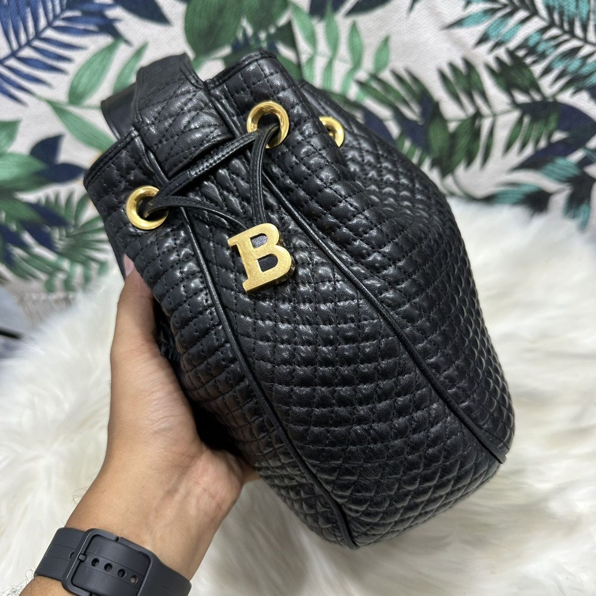 Bally Authentic BALLY Vtg. Bucket Drawstring Lambskin Shoulder Bag Size ONE SIZE - 3 Thumbnail