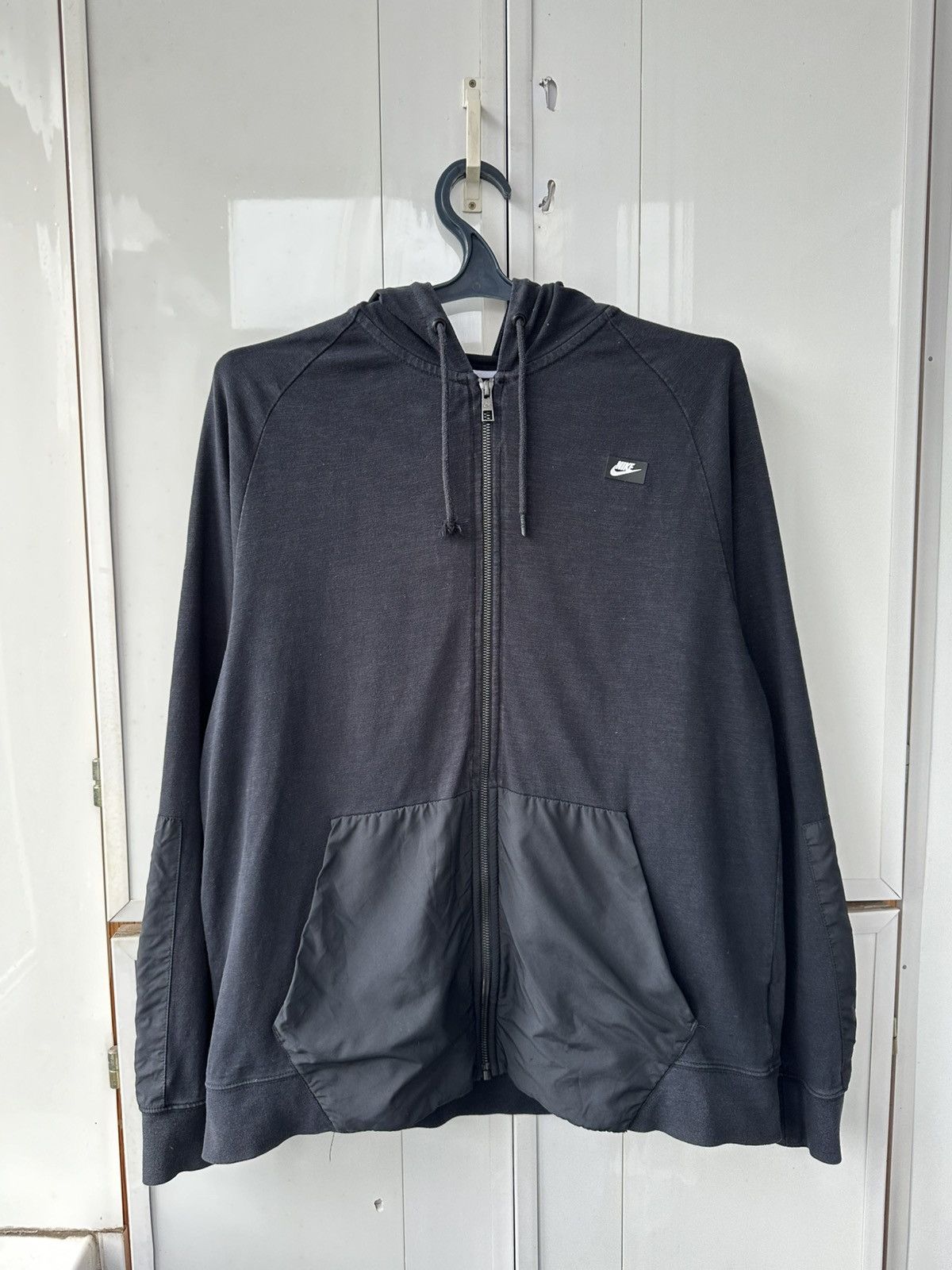 Nike Vintage Nike Hoodie Patch Logo Black Fit Size US L / EU 52-54 / 3 - 1 Thumbnail