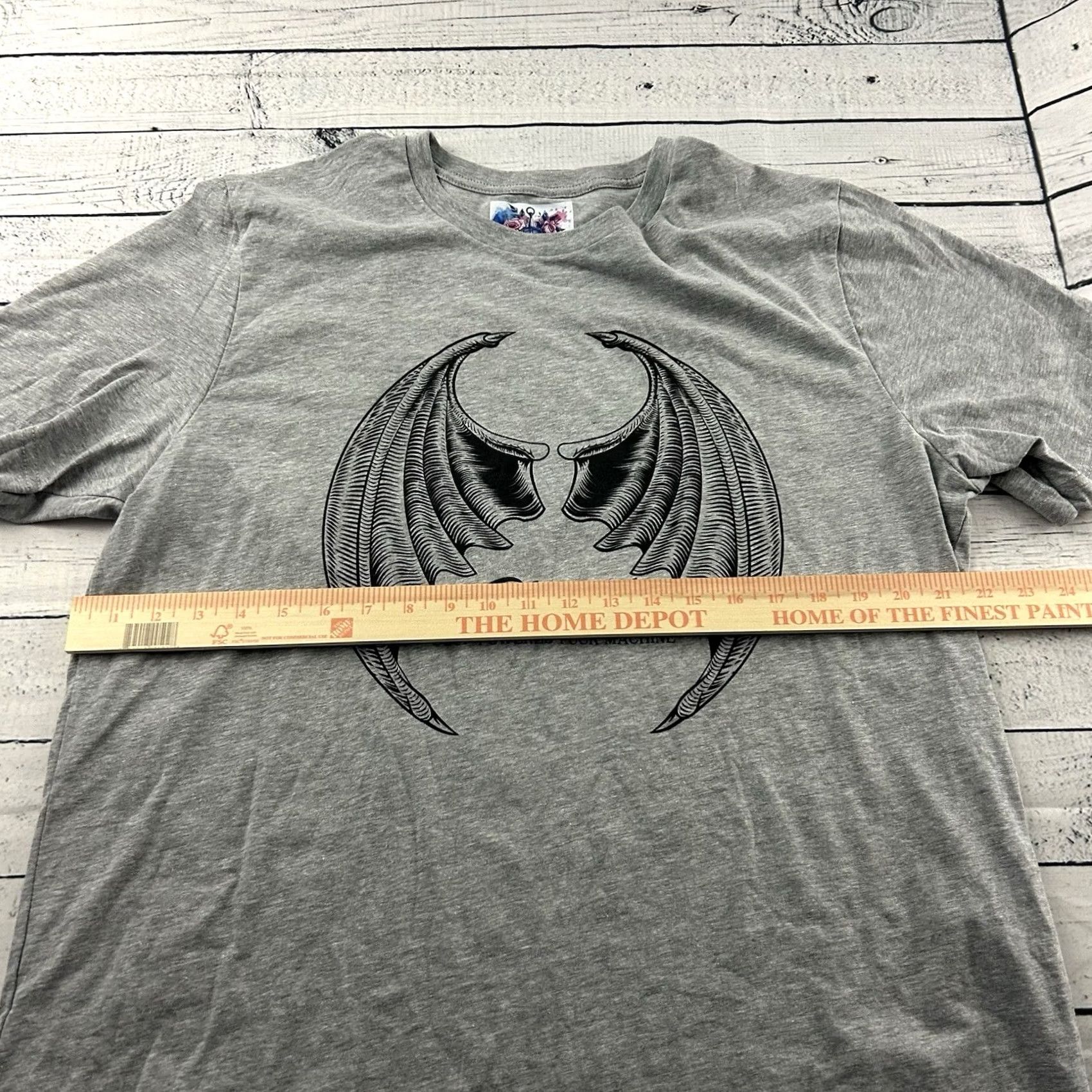 Vintage Rhysand Short Sleeve T-Shirt Men XL Gray Magical Merch Thorns and Roses Shirt Size US XL / EU 56 / 4 - 4 Thumbnail