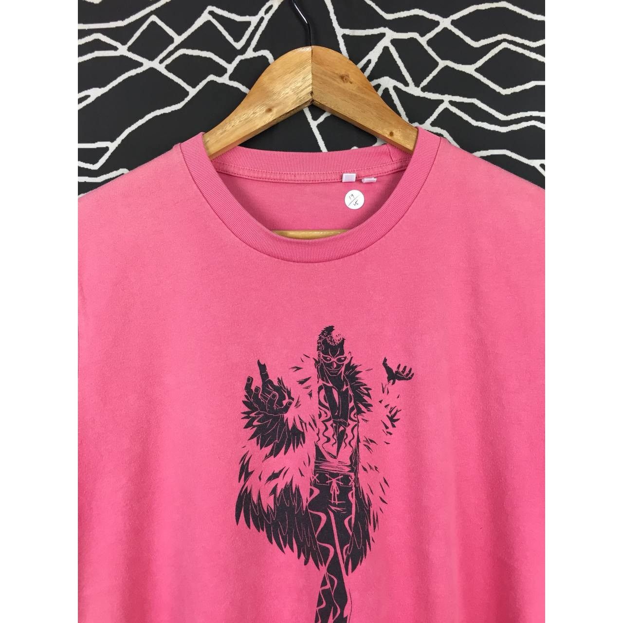 Anime × Japanese Brand × Uniqlo Uniqlo X One Piece Donquixote Doflamingo Anime Manga Tee Size US M / EU 48-50 / 2 - 3 Thumbnail