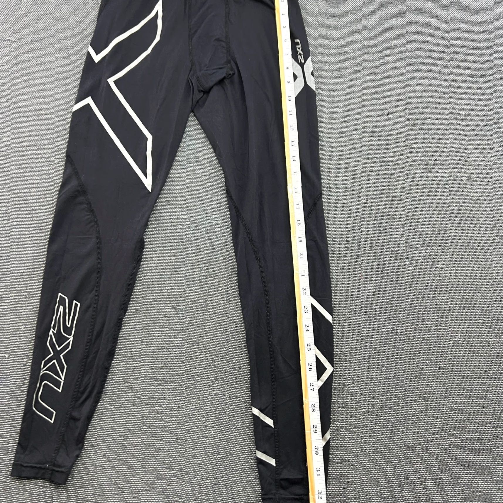 2XU 2XU Mens Compression Pants Medium Sport Spandex Elite Black Tights Athletic Shirt? Size US 31 - 7 Thumbnail