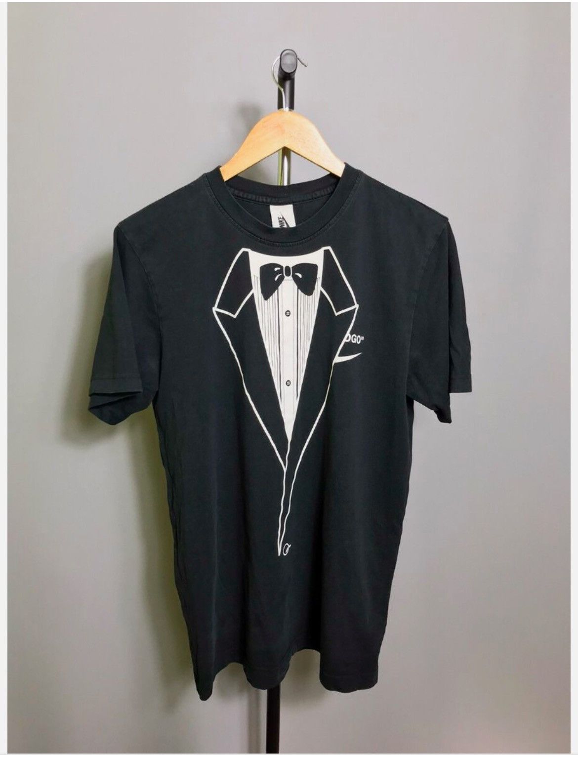 Nike × Off-White OFF-WHITE x Nike NRG A6 Tuxedo Eagle T-Shirt Ash Black Size US M / EU 48-50 / 2 - 1 Thumbnail