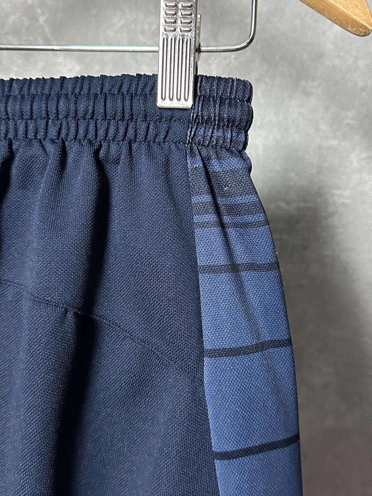 Umbro × Vintage Vintage Umbro Pro Training Navy Stripped Jersey Shorts Size US 30 / EU 46 - 5 Thumbnail
