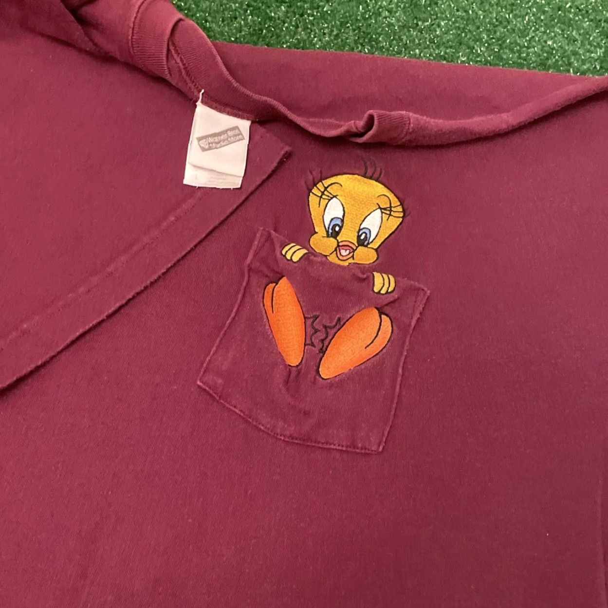 Vintage VINTAGE Warner Bros Tweety Bird Pocket Tee Shirt L Mens Maroon 90s 1999 Cartoon Shirt Size US L / EU 52-54 / 3 - 2 Thumbnail