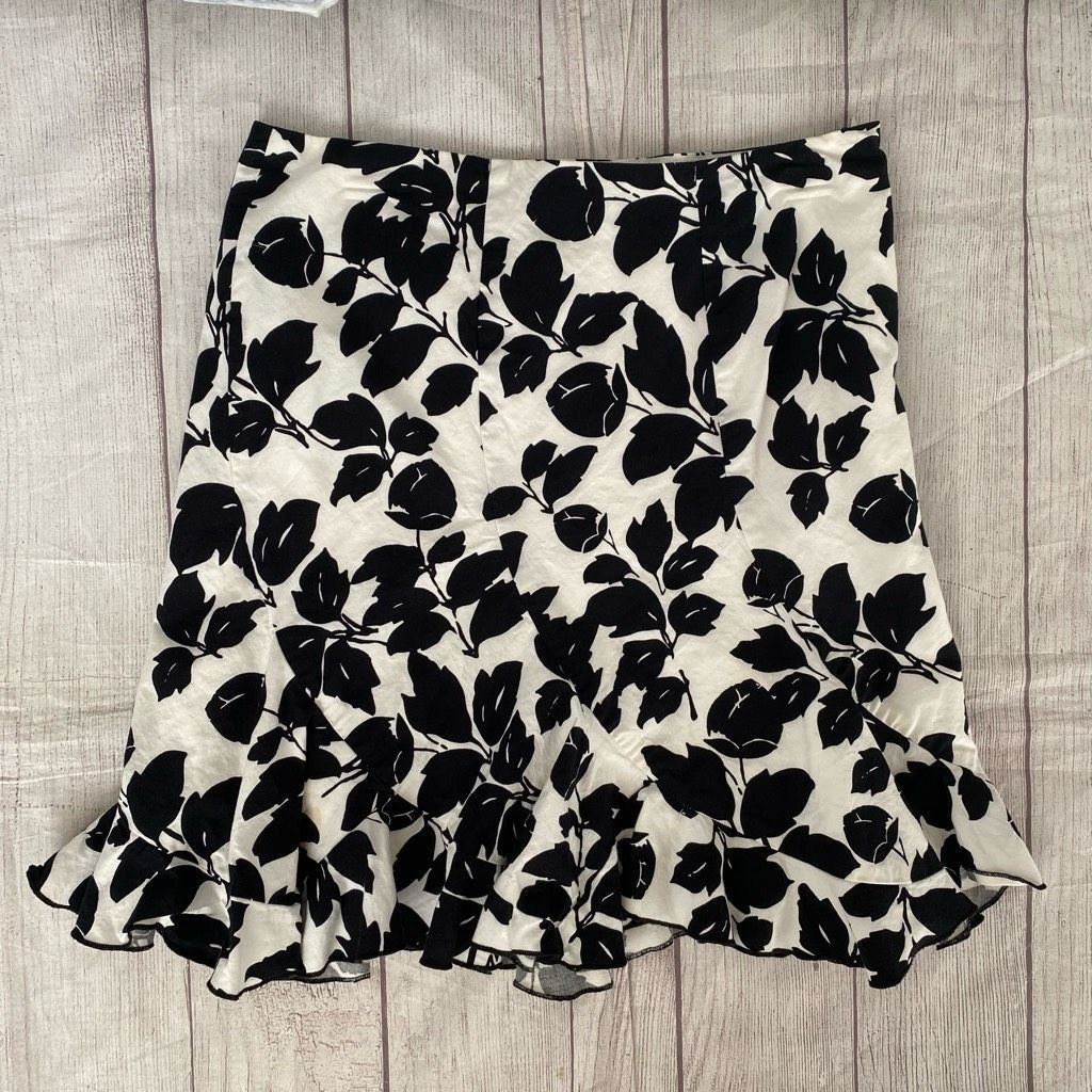 White House Black Market White House black market women S leaf print black & white sk Size 27" / US 4 / IT 40 - 1 Thumbnail
