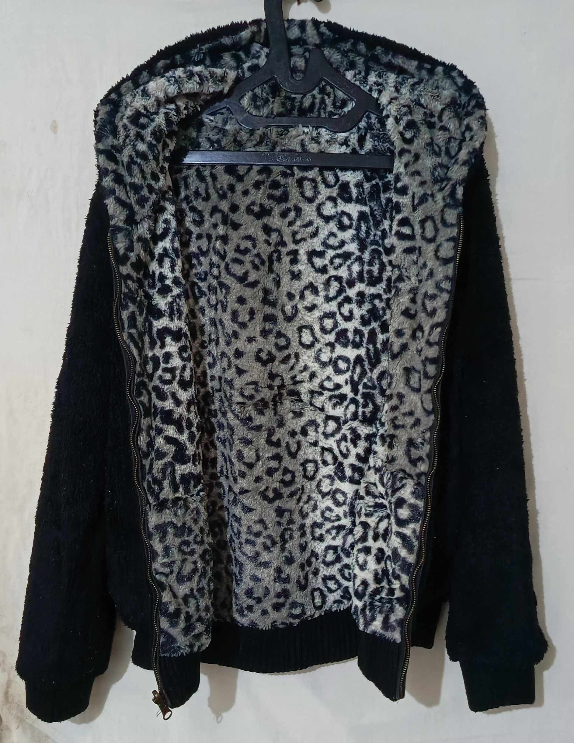 Le Grande Bleu (L.G.B.) white leopard Reversible Size US S / EU 44-46 / 1 - 3 Thumbnail