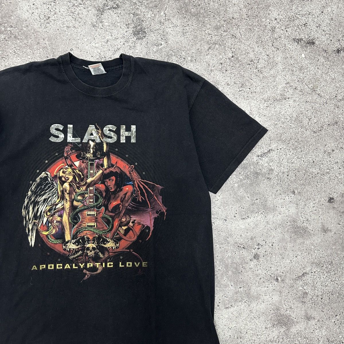 Band Tees Vintage 00s Slash Apocalyptic Love tour tee 2012 rock y2k og Size US L / EU 52-54 / 3 - 3 Thumbnail
