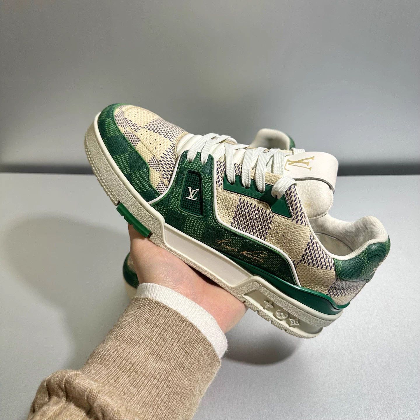 Louis Vuitton Louis Vuitton Trainer White Green Checkerboard 6/40 EU Used Size US 7 / EU 40 - 9 Thumbnail