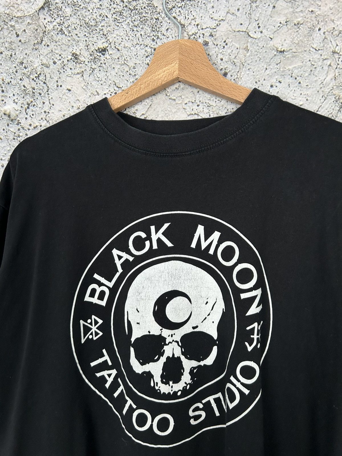 Band Tees × Vintage Vintage Black Moon Tattoo Studio Skull Horror Graphic Tee Size US L / EU 52-54 / 3 - 3 Thumbnail
