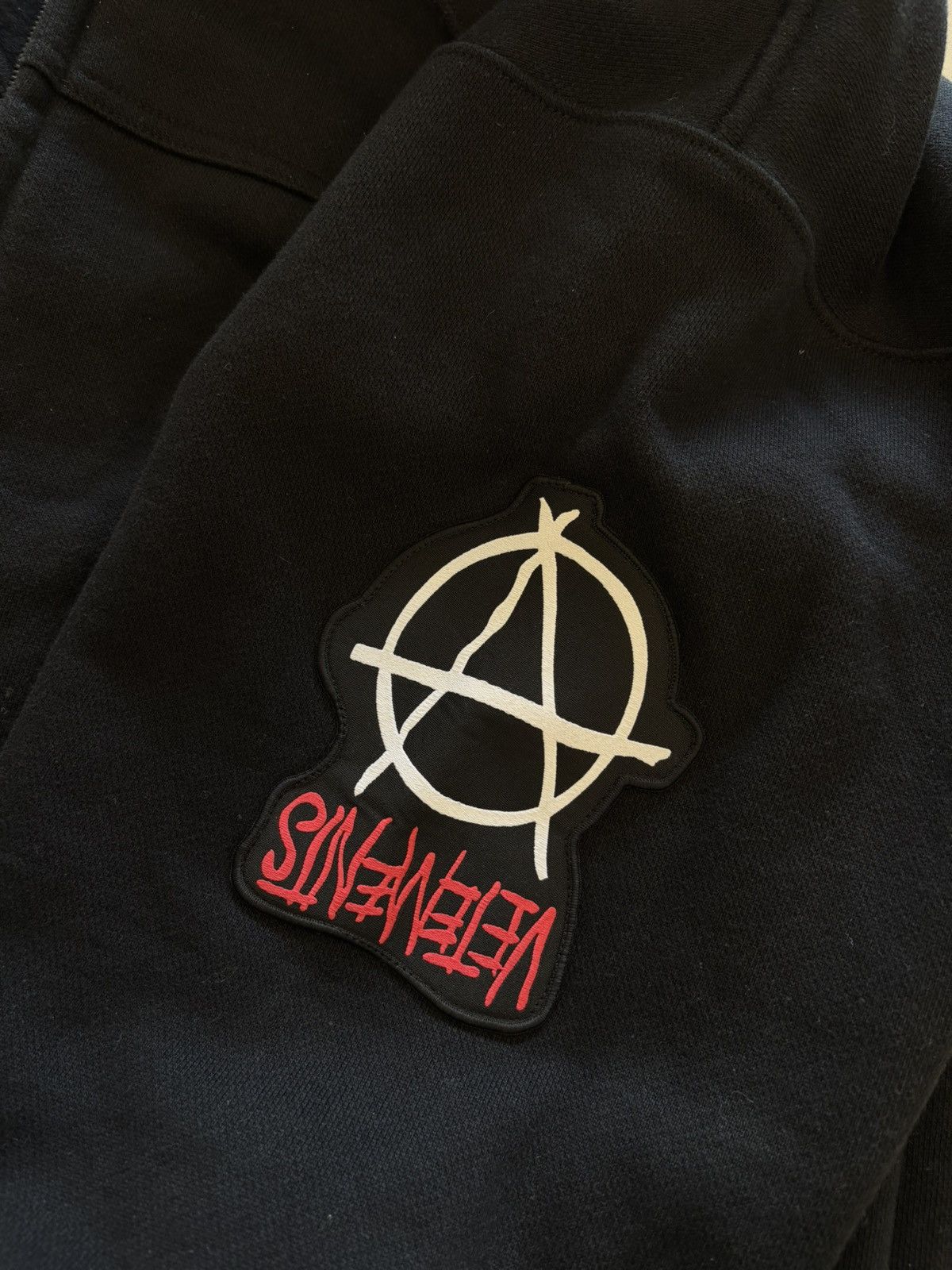Vetements Vetements AW19 upside down Anarchy mask hoodie Size US XS / EU 42 / 0 - 4 Thumbnail